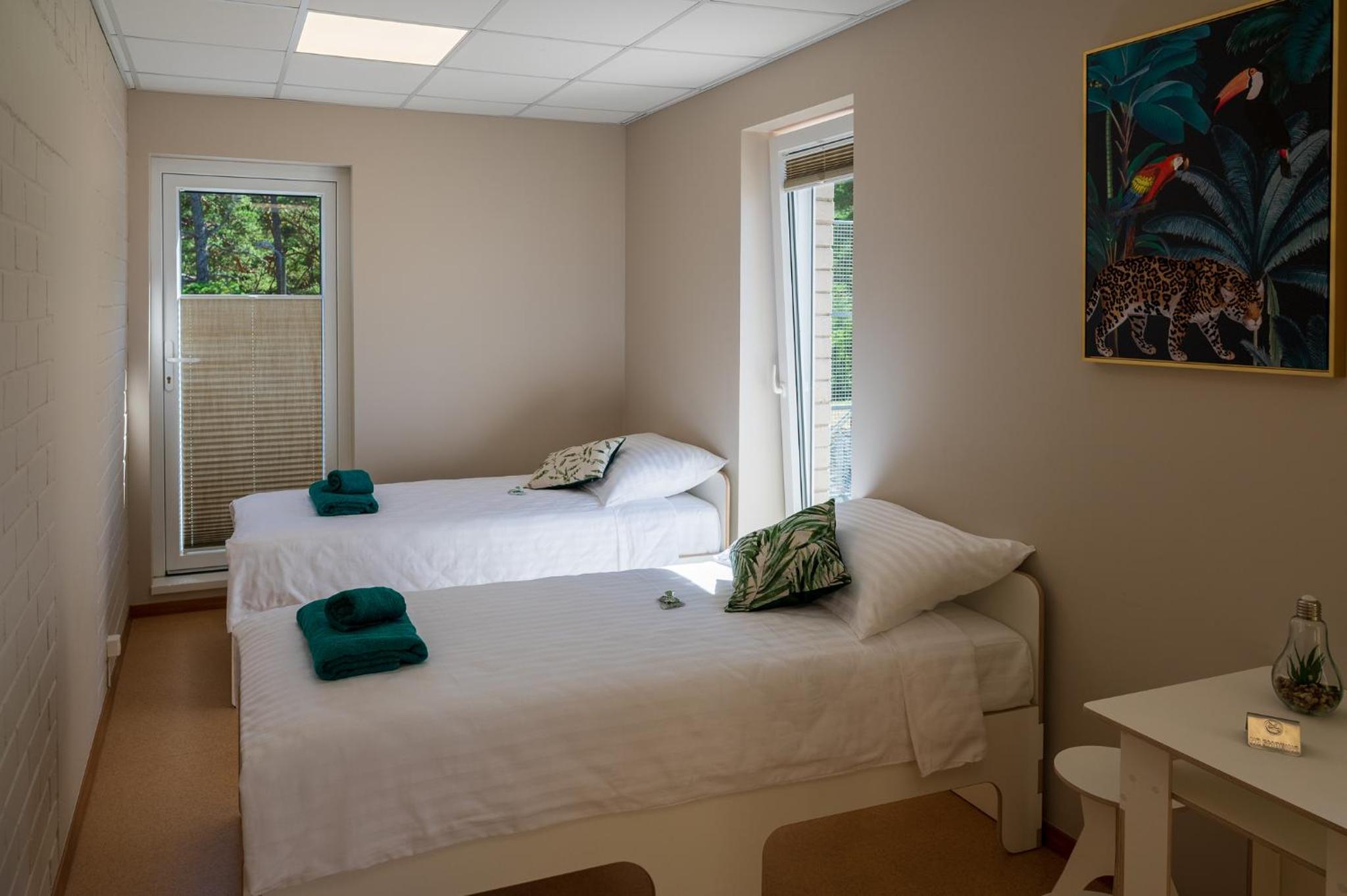 Twin Room with Private Bathroom - Photo 12