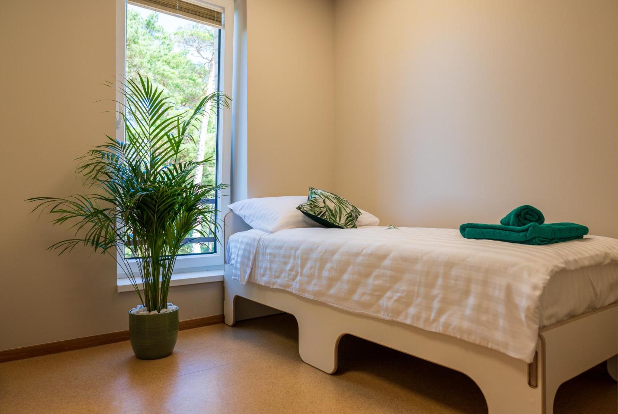 Twin Room with Private Bathroom - Photo 3