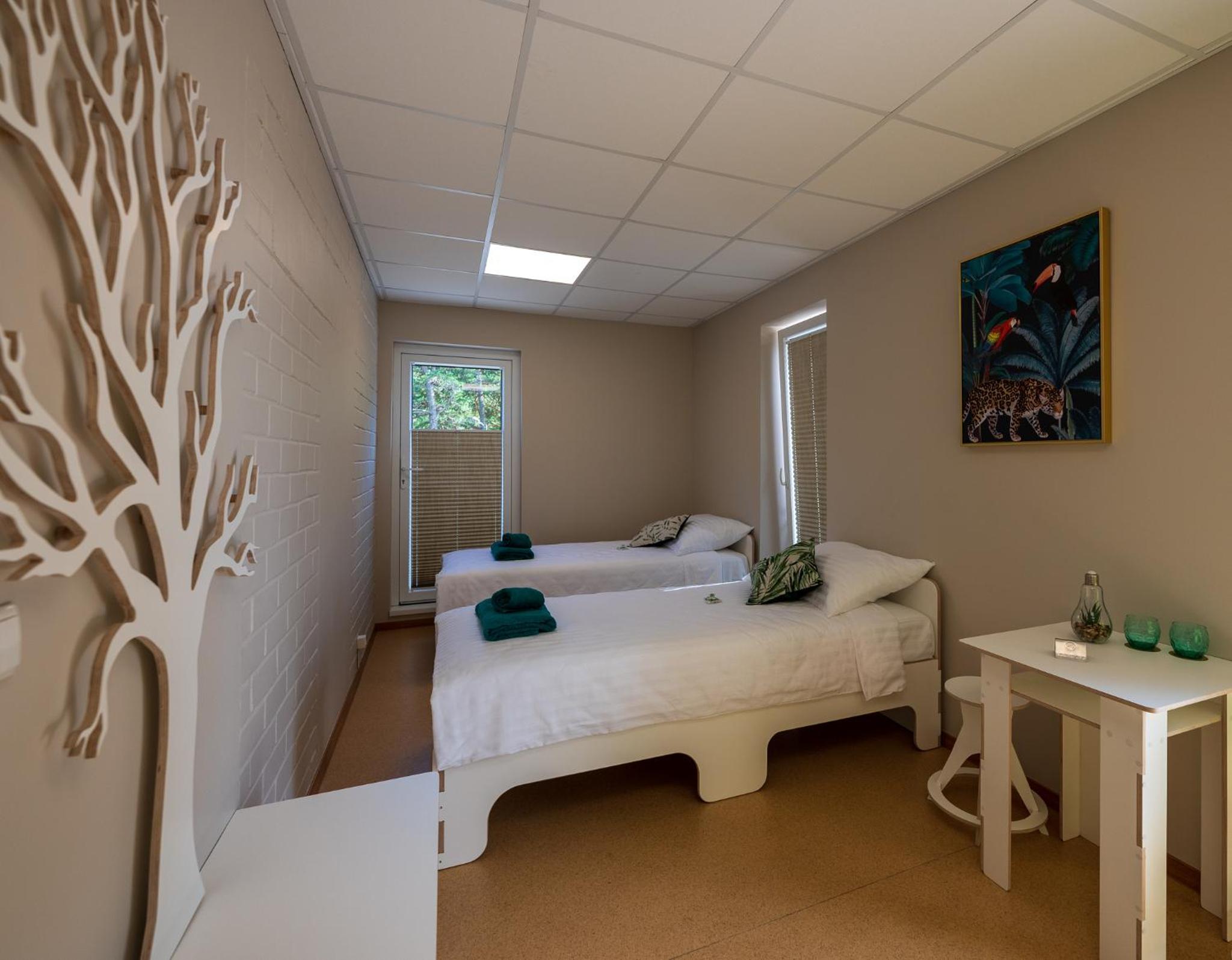 Twin Room with Private Bathroom - Photo 4