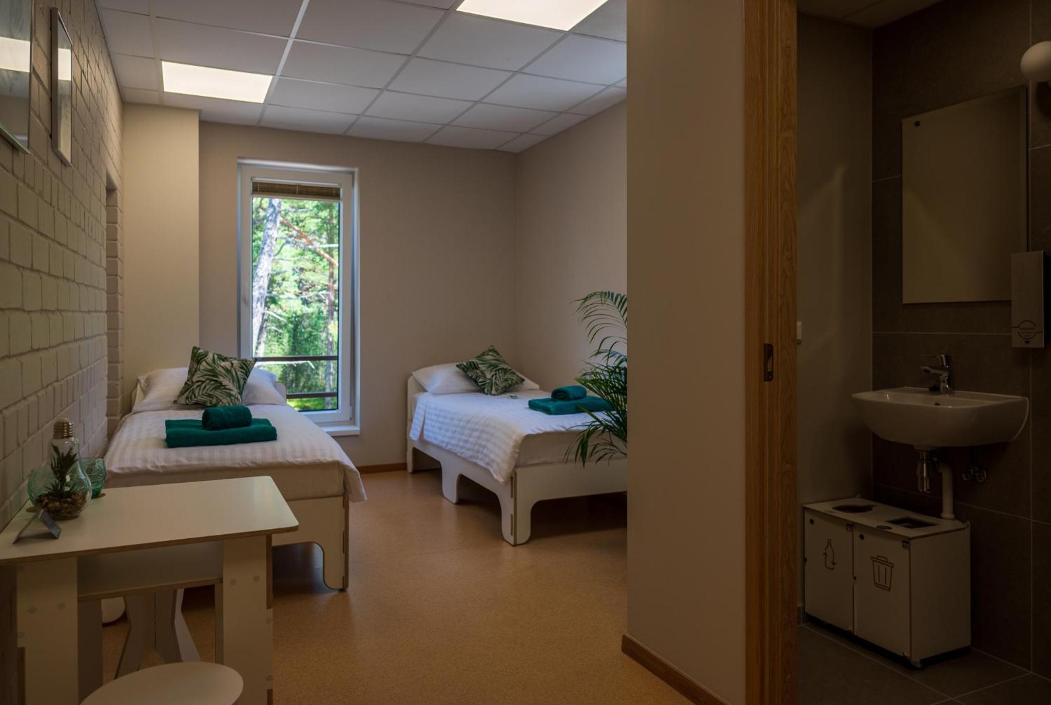 Twin Room with Private Bathroom - Photo 9