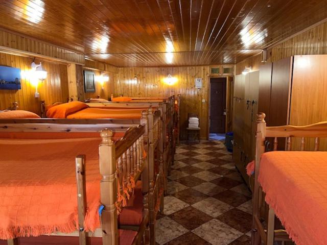 Private Room with Private Bathroom 12 Adults (Albergue) - Photo 1