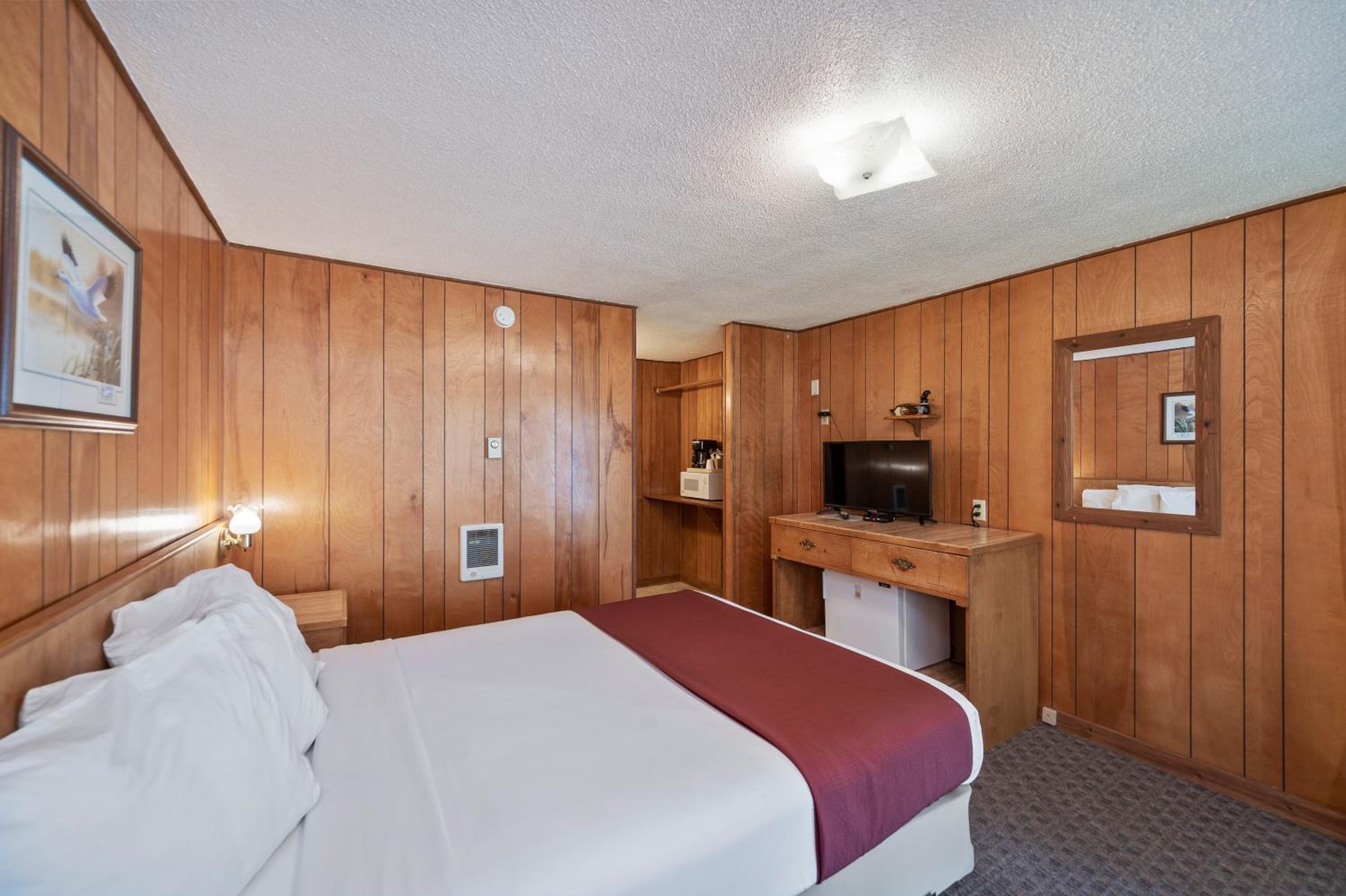 Deluxe Queen Room