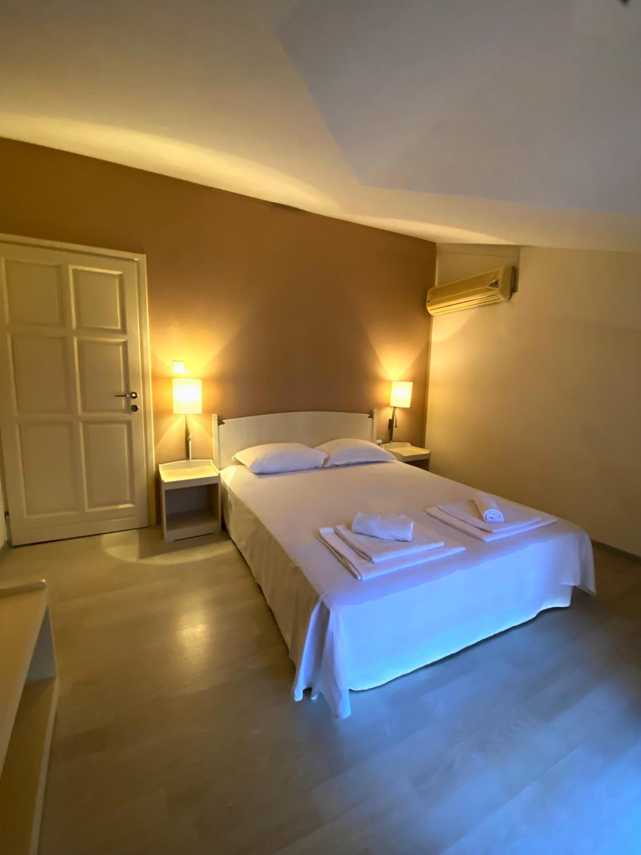 Comfort Three-Bedroom Apartment with Balcony and Sea View