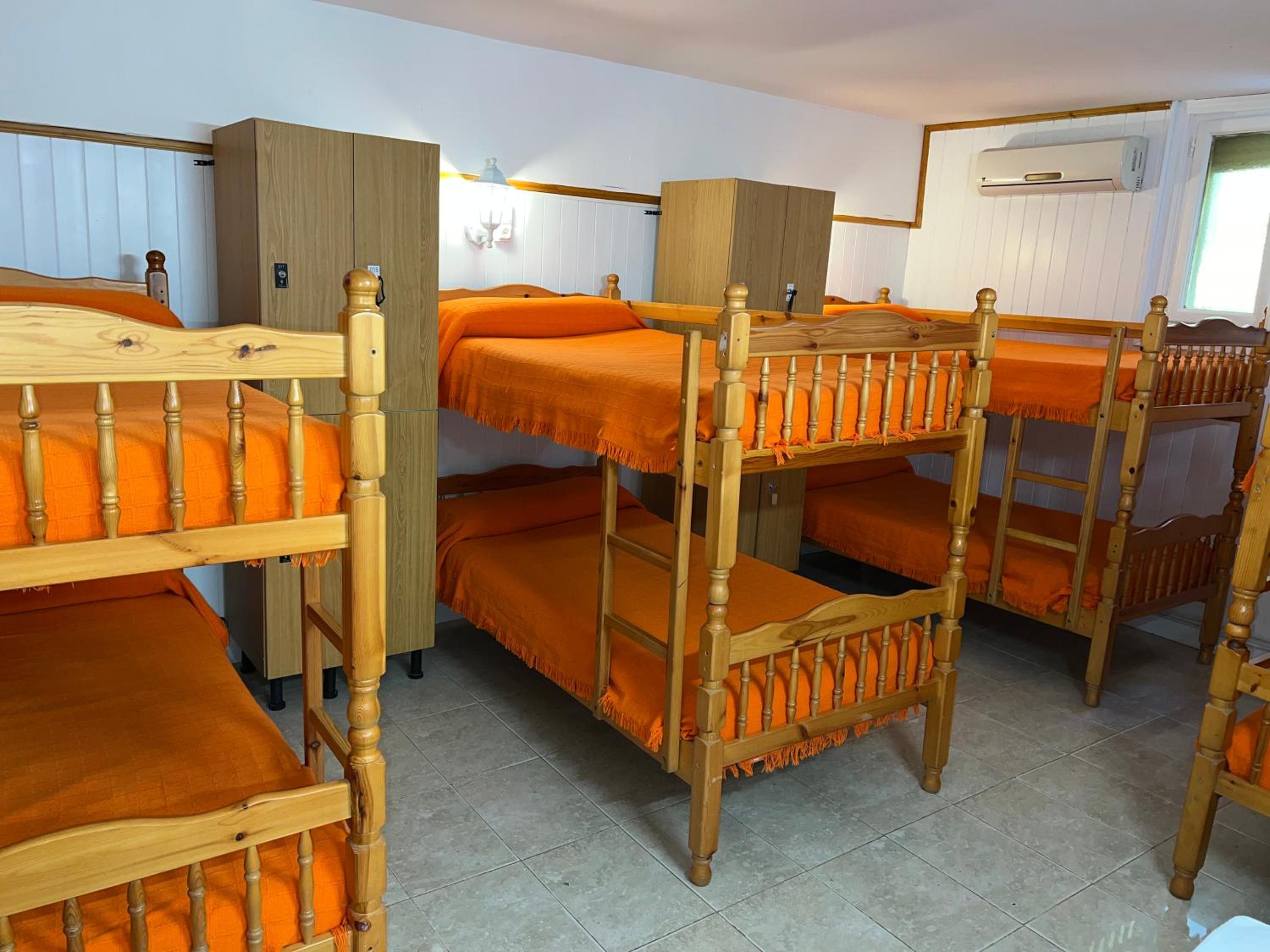 Habitación privada con baño compartido para 8 adultos (Albergue)