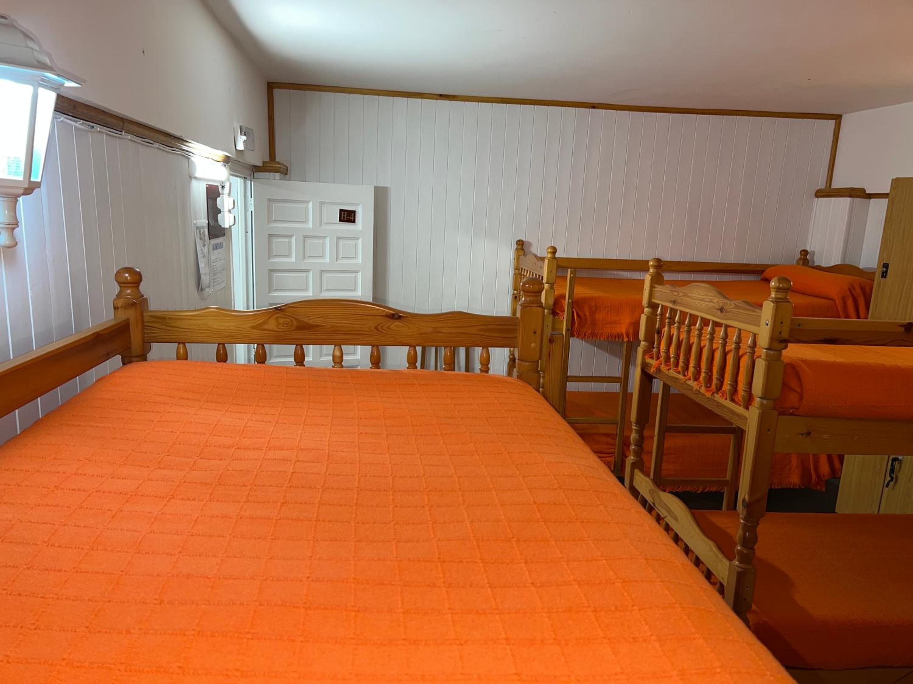Private Room with shared bathroom 8 Adults (Albergue) photo 2
