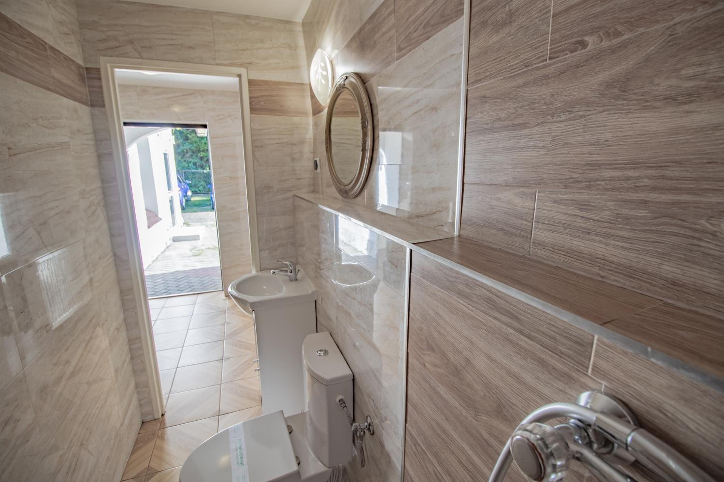 Double Room with Private Bathroom - Photo 5