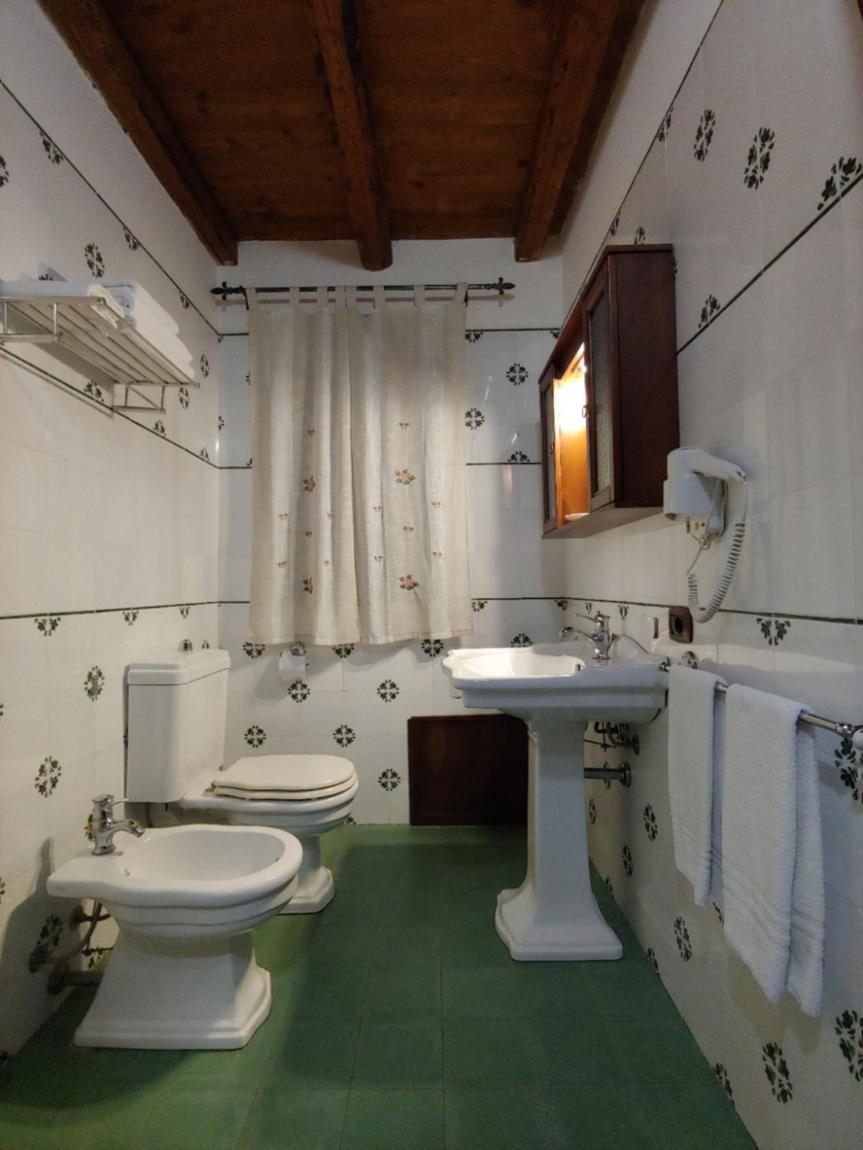 King Room with Pool View - Photo 4