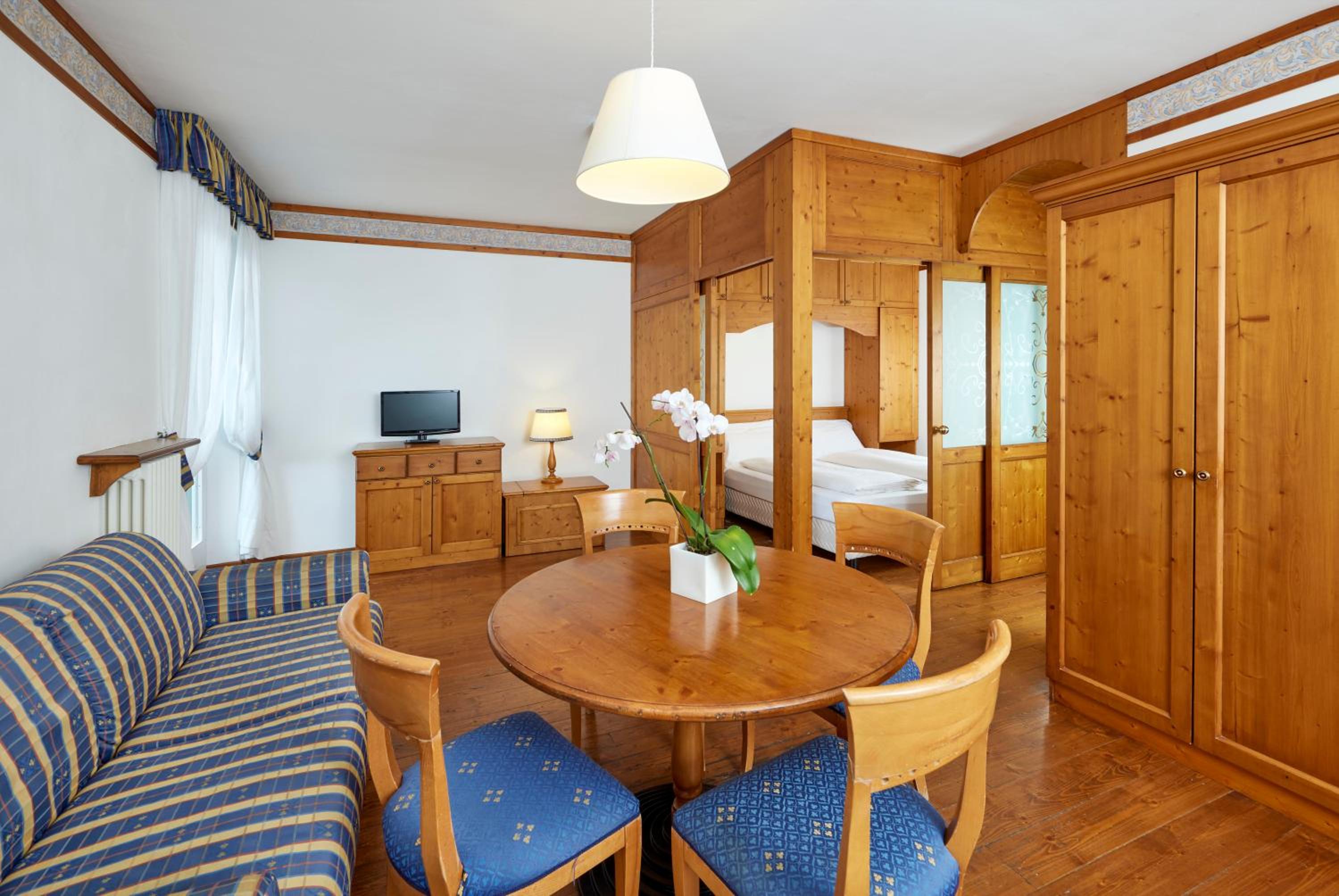 Standard Triple Room with Lake View photo 1