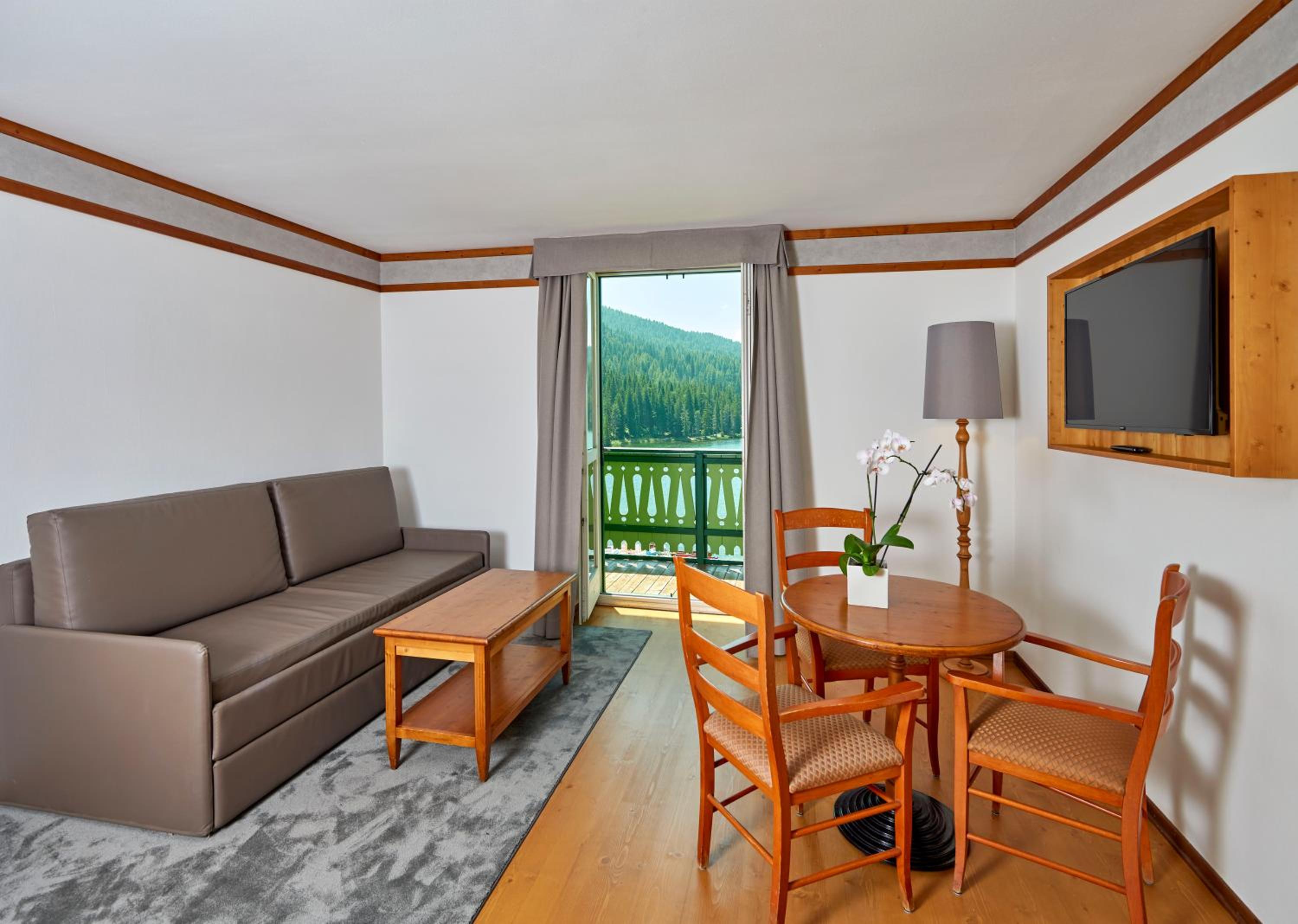 Suite with Lake View photo 1