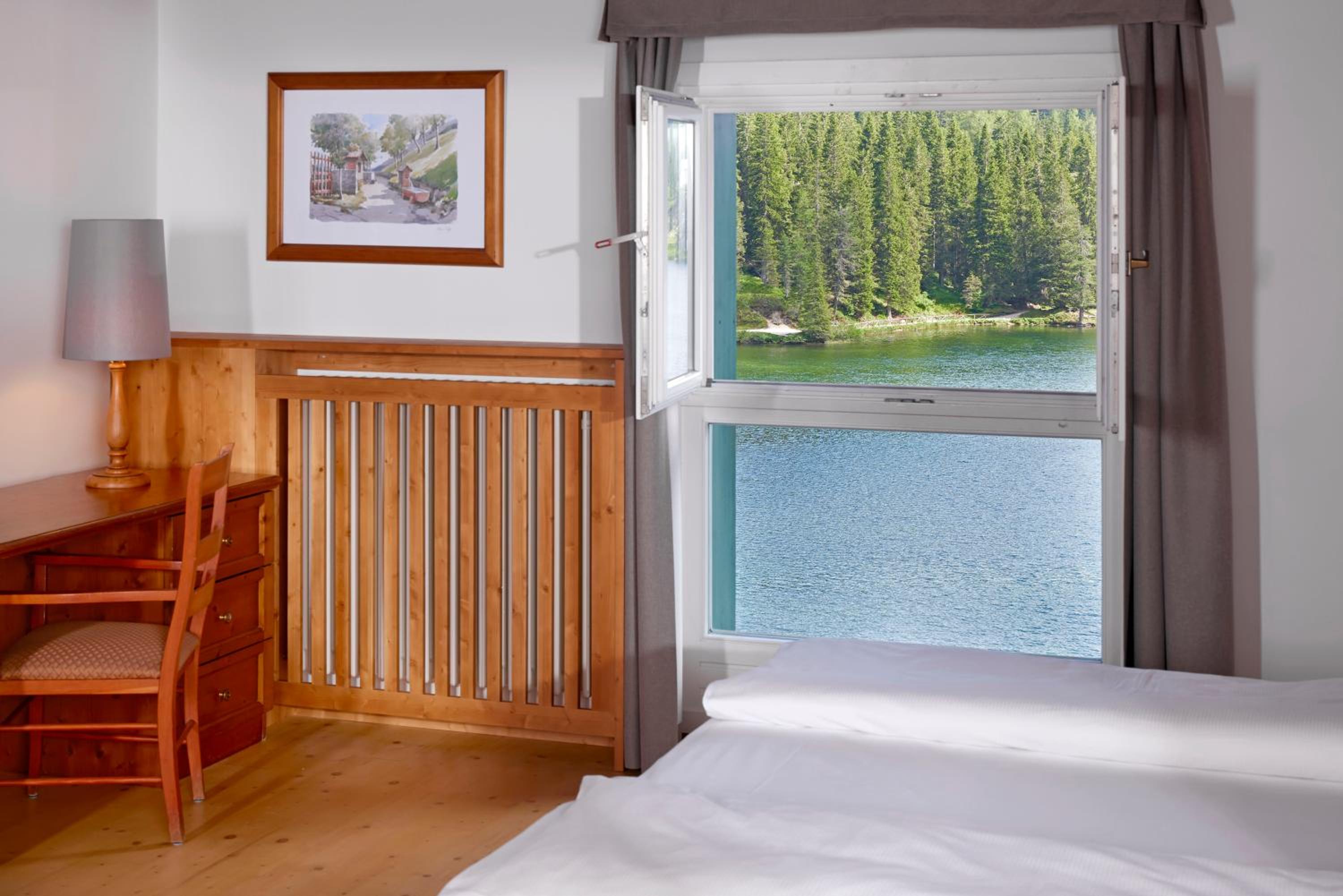 Suite with Lake View photo 2