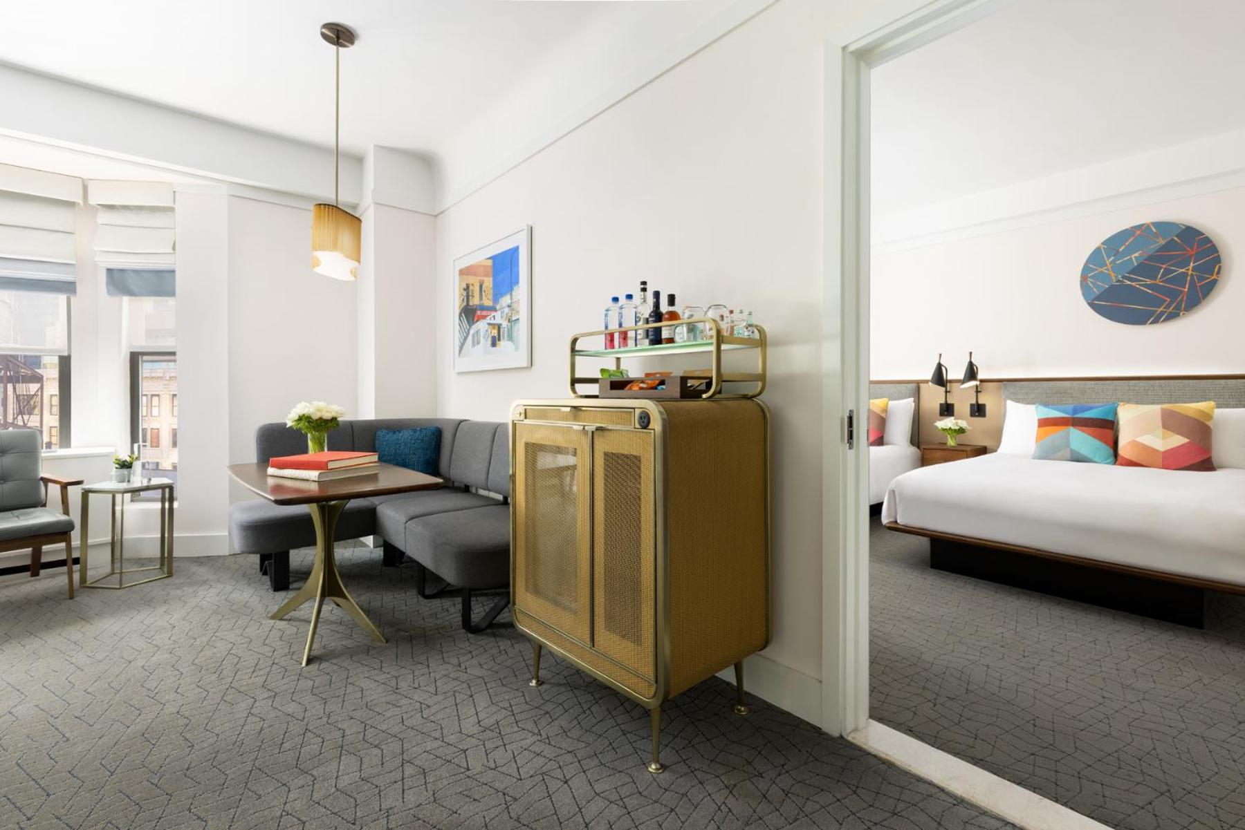 Deluxe Queen Suite