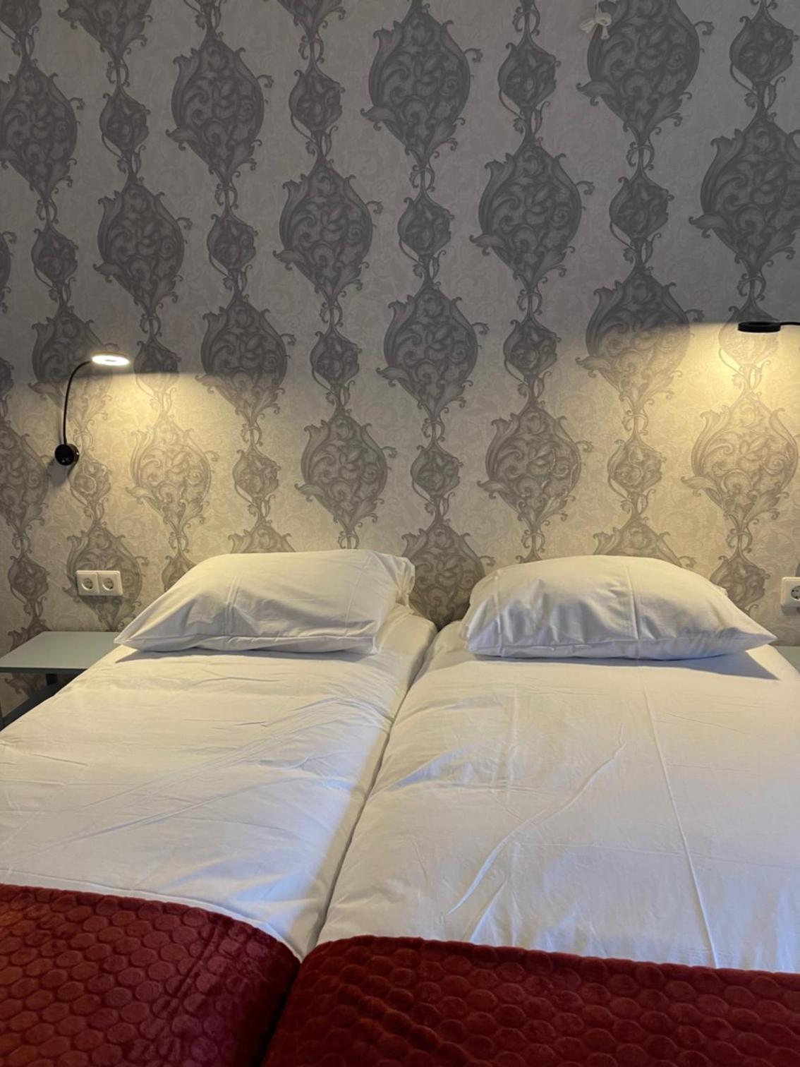 Quadruple Room with Private Bathroom - Photo 7