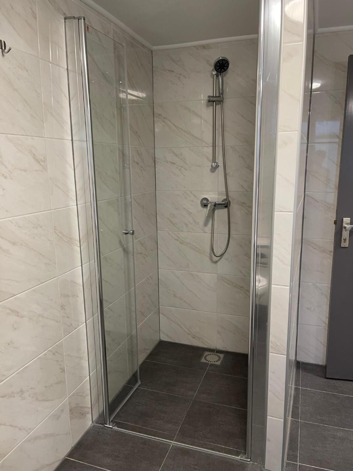 Double Room with Private External Bathroom - Photo 5