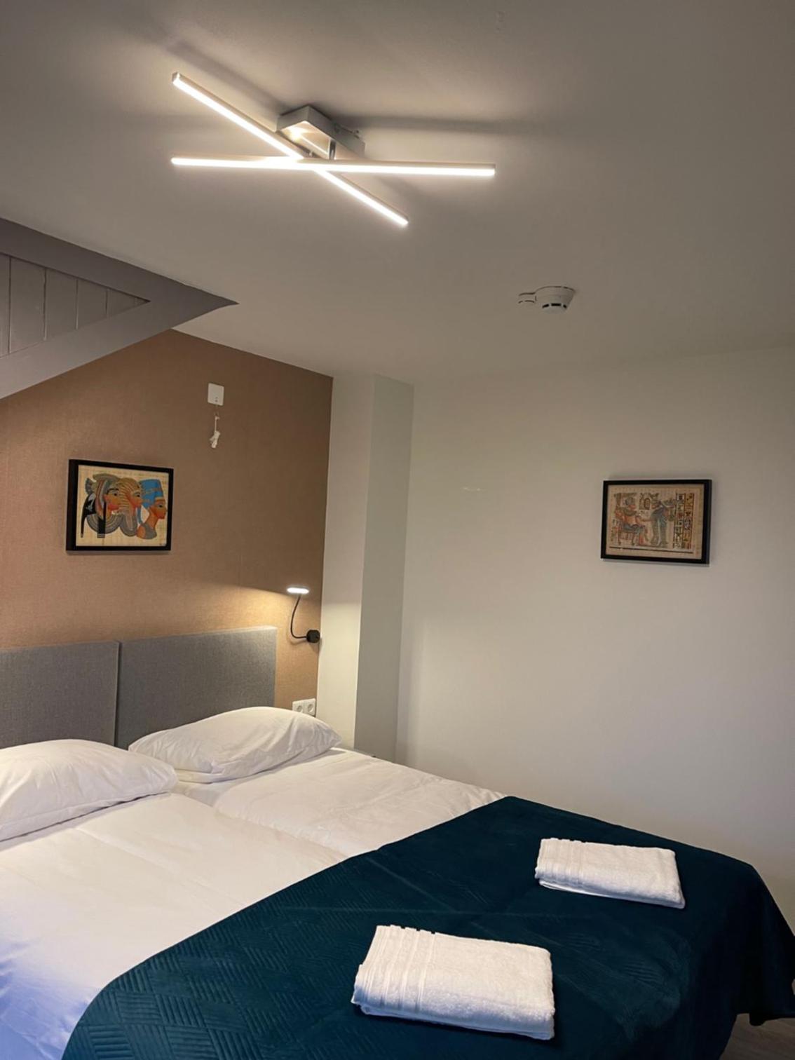 Double Room with Private External Bathroom - Photo 6