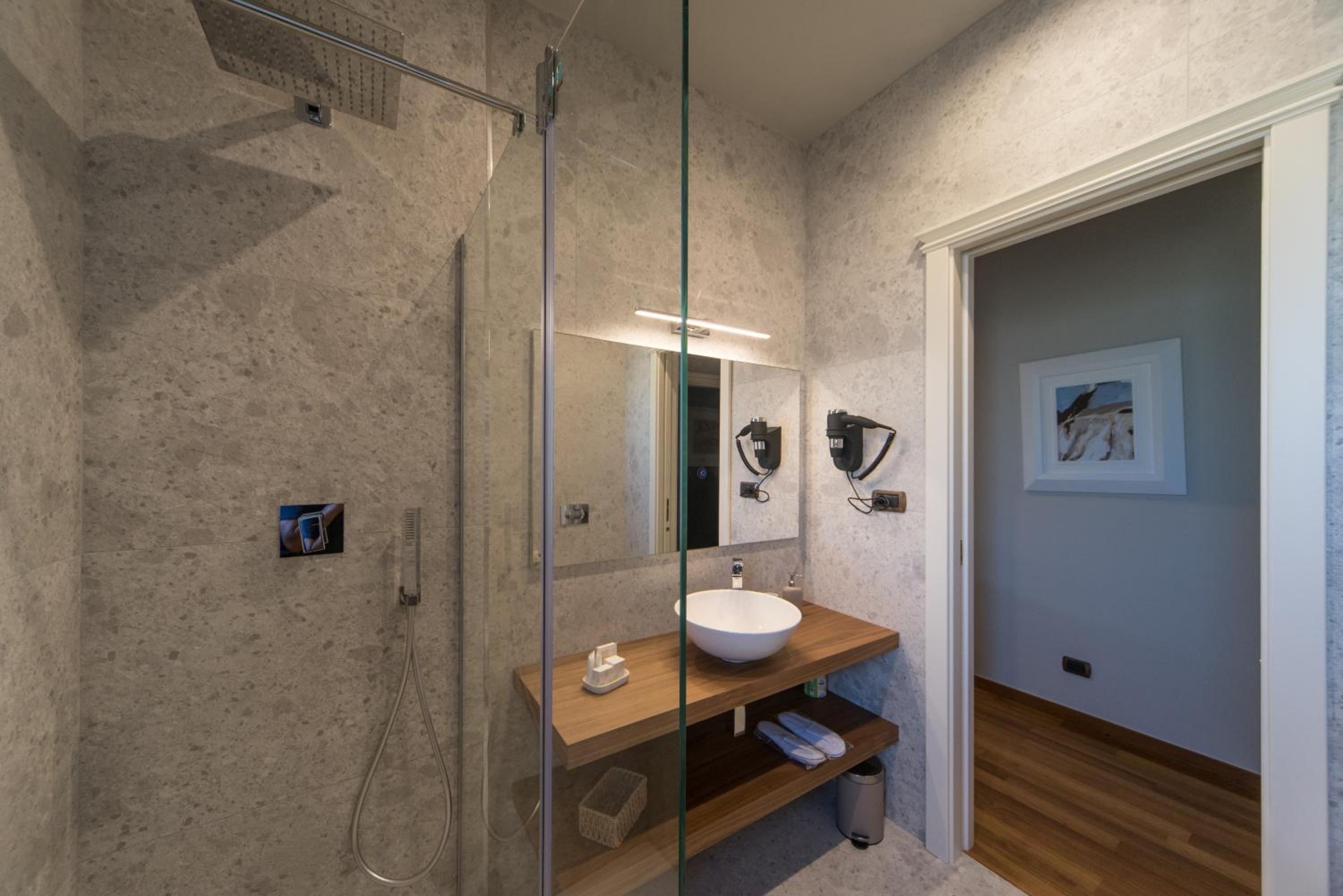Double Room with Private Bathroom photo 2