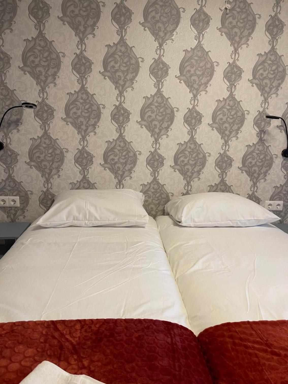 Quadruple Room with Private Bathroom - Photo 10