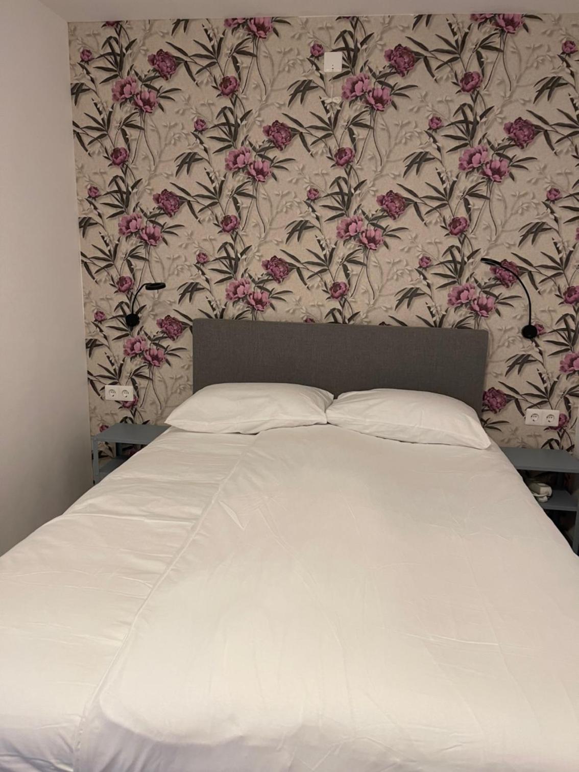 Quadruple Room with Private Bathroom - Photo 12