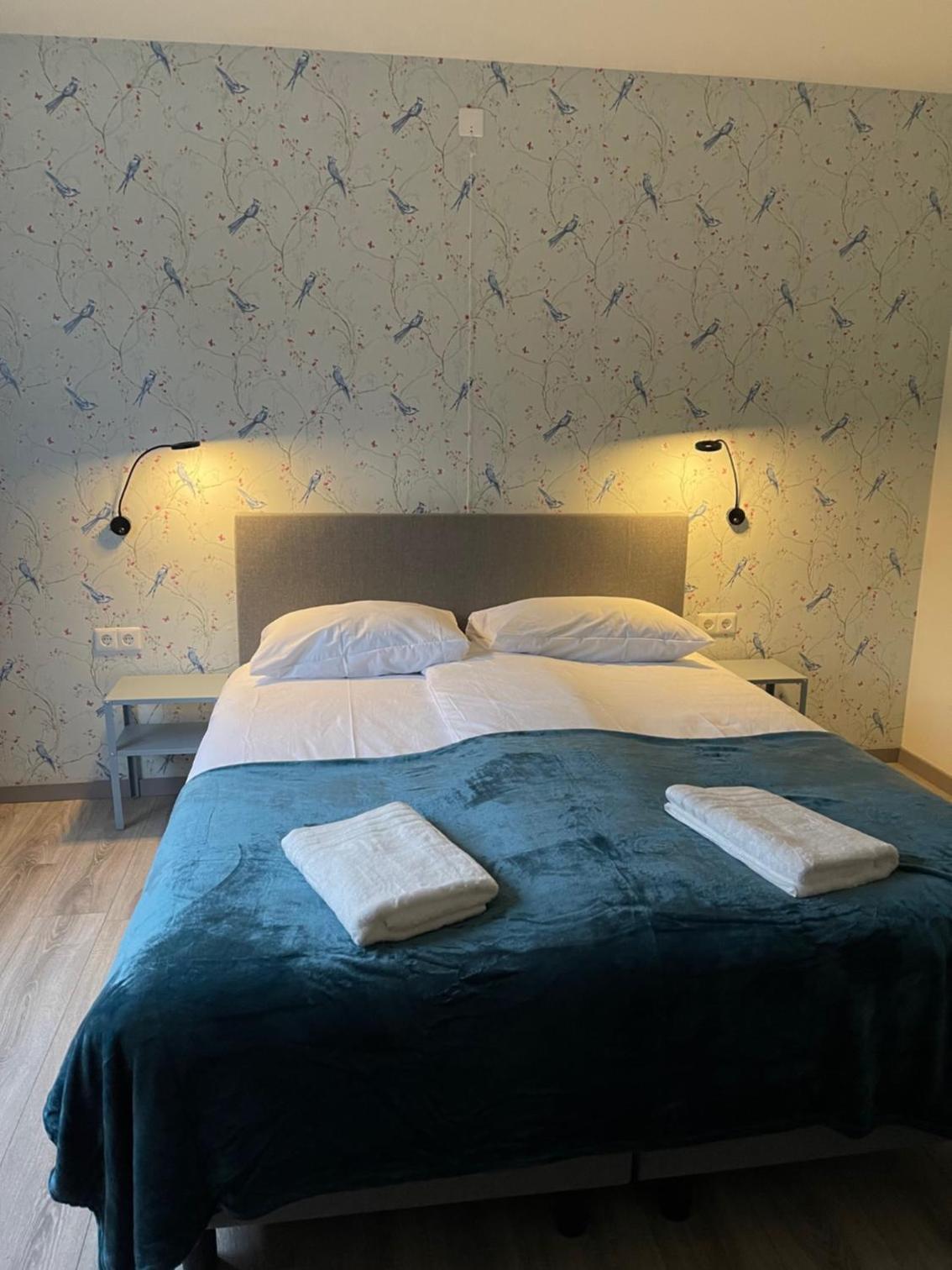Double Room with Private Bathroom - Photo 7