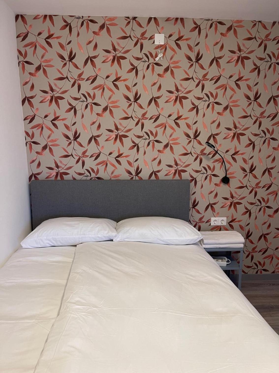 Quadruple Room with Private Bathroom - Photo 9