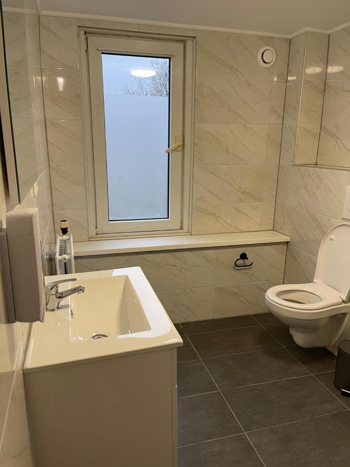 Double Room with Private Bathroom - Photo 6