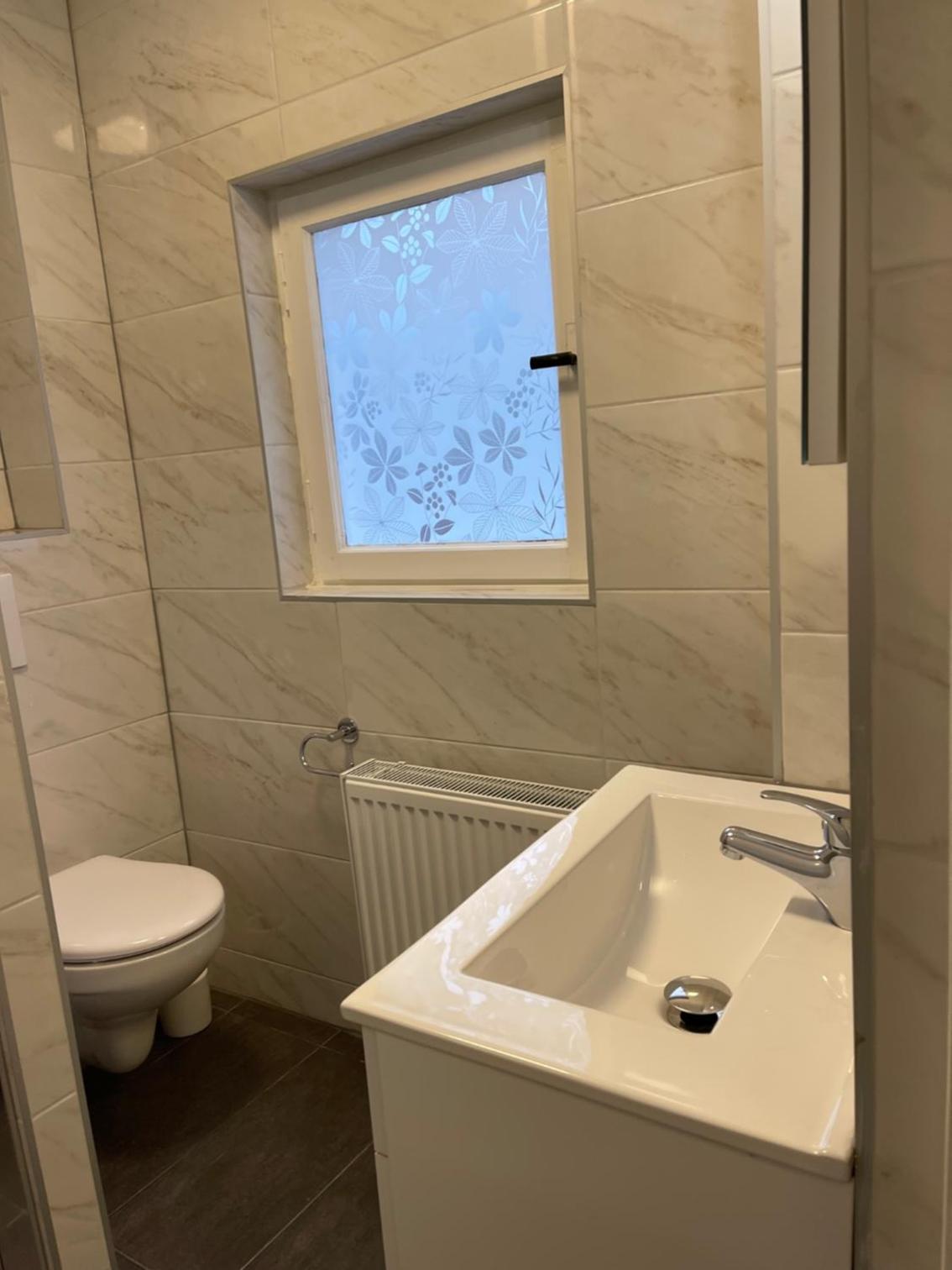 Double Room with Private Bathroom - Photo 11