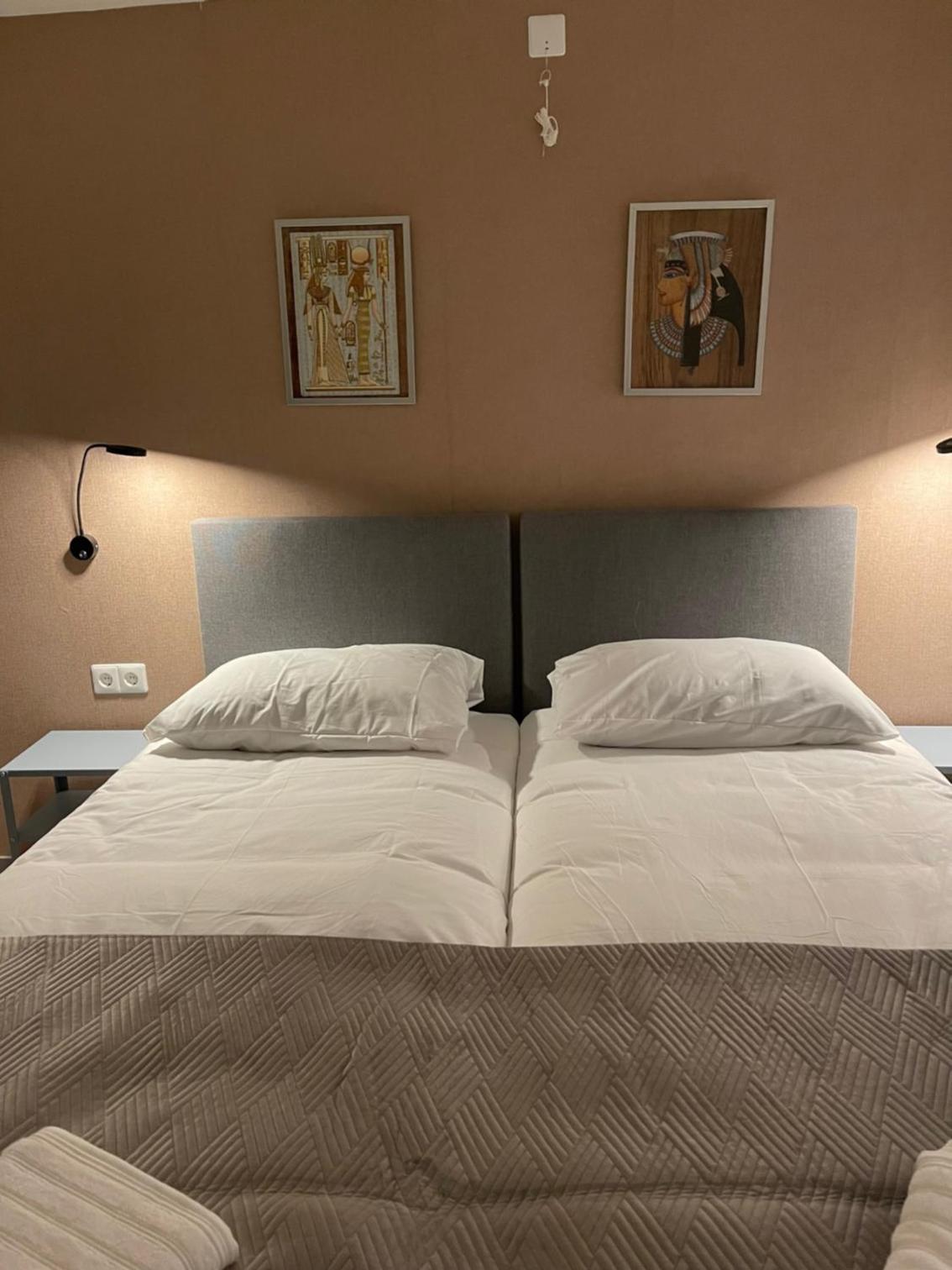 Double Room with Private Bathroom - Photo 9