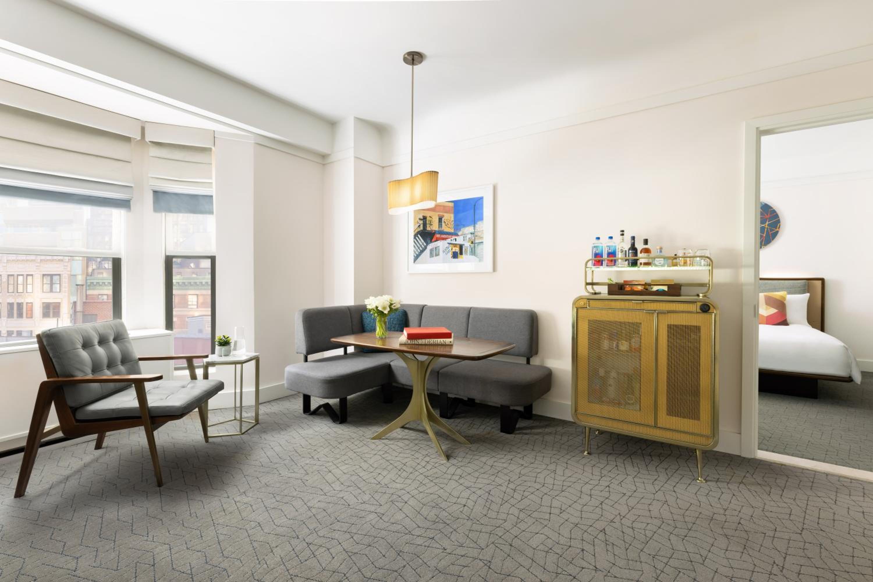 Deluxe Queen Suite