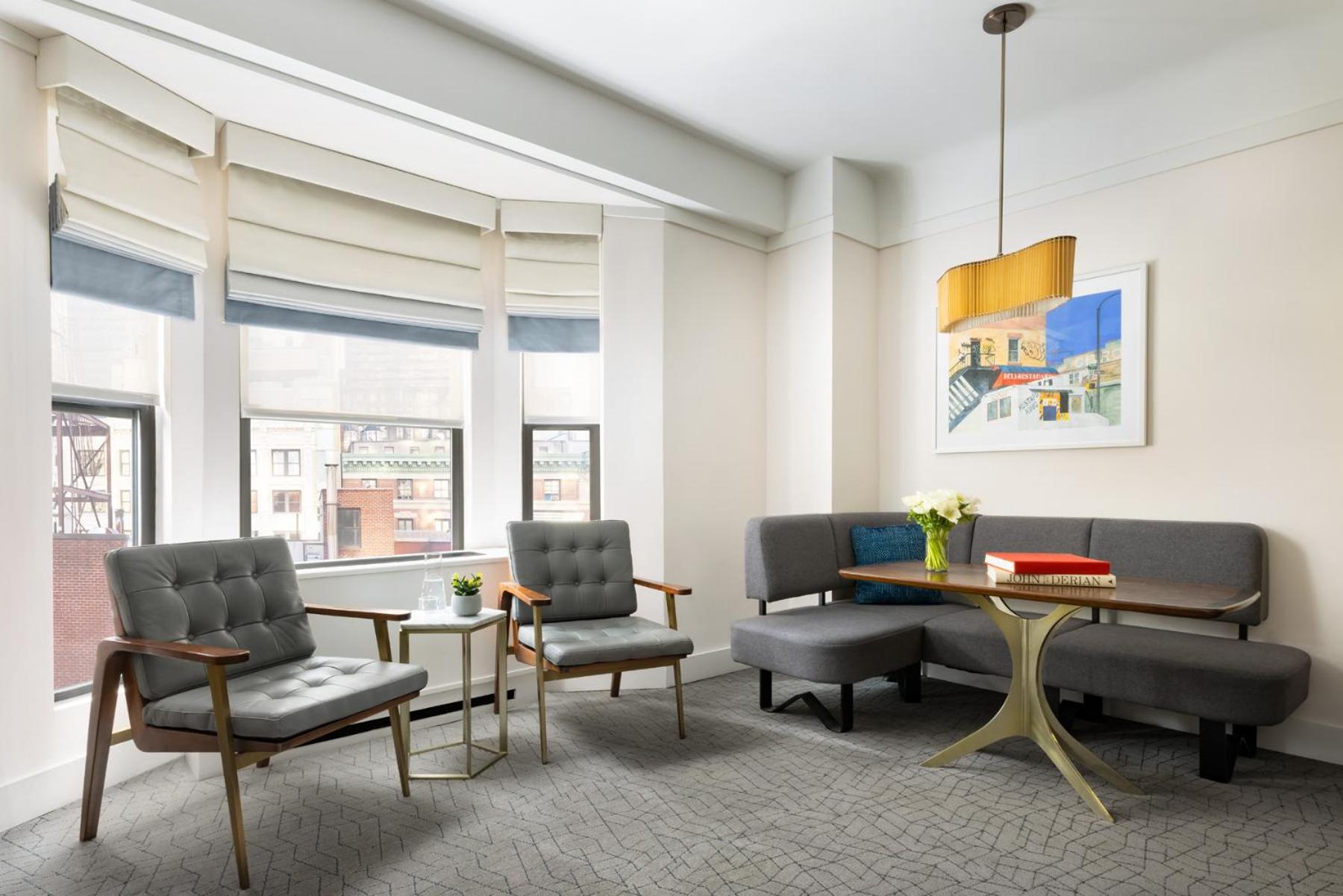 Deluxe Queen Suite