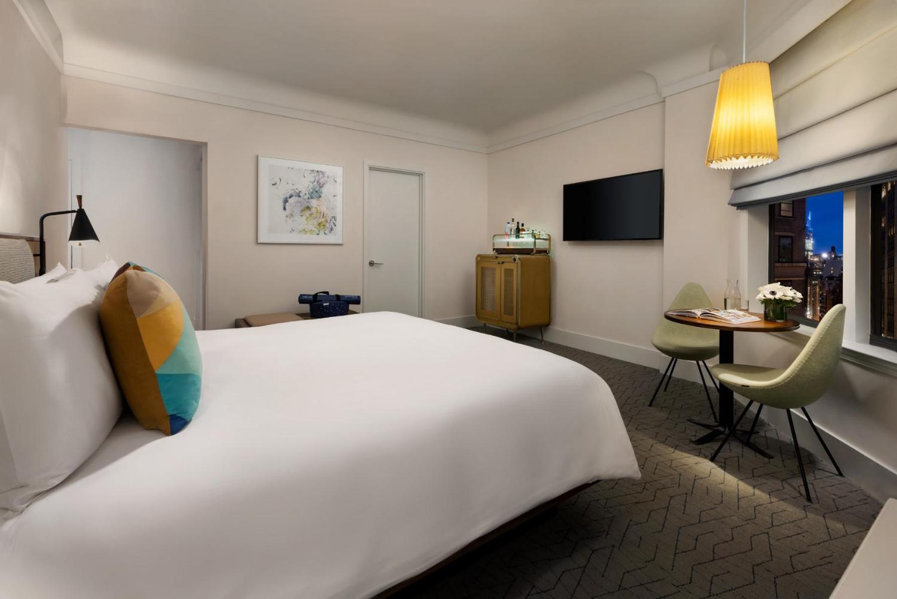 Corner King Room
