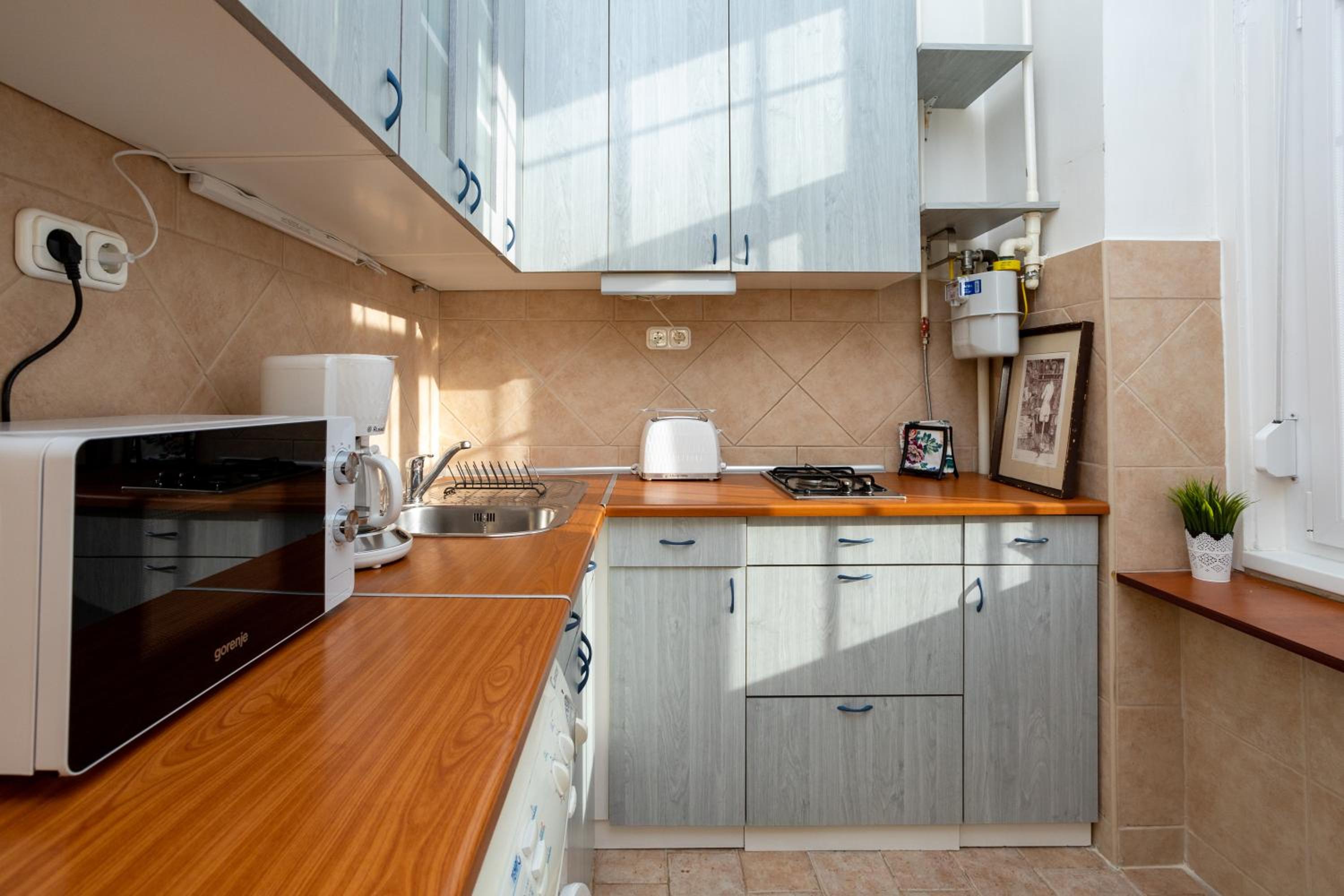 One-Bedroom Apartment - Photo 12