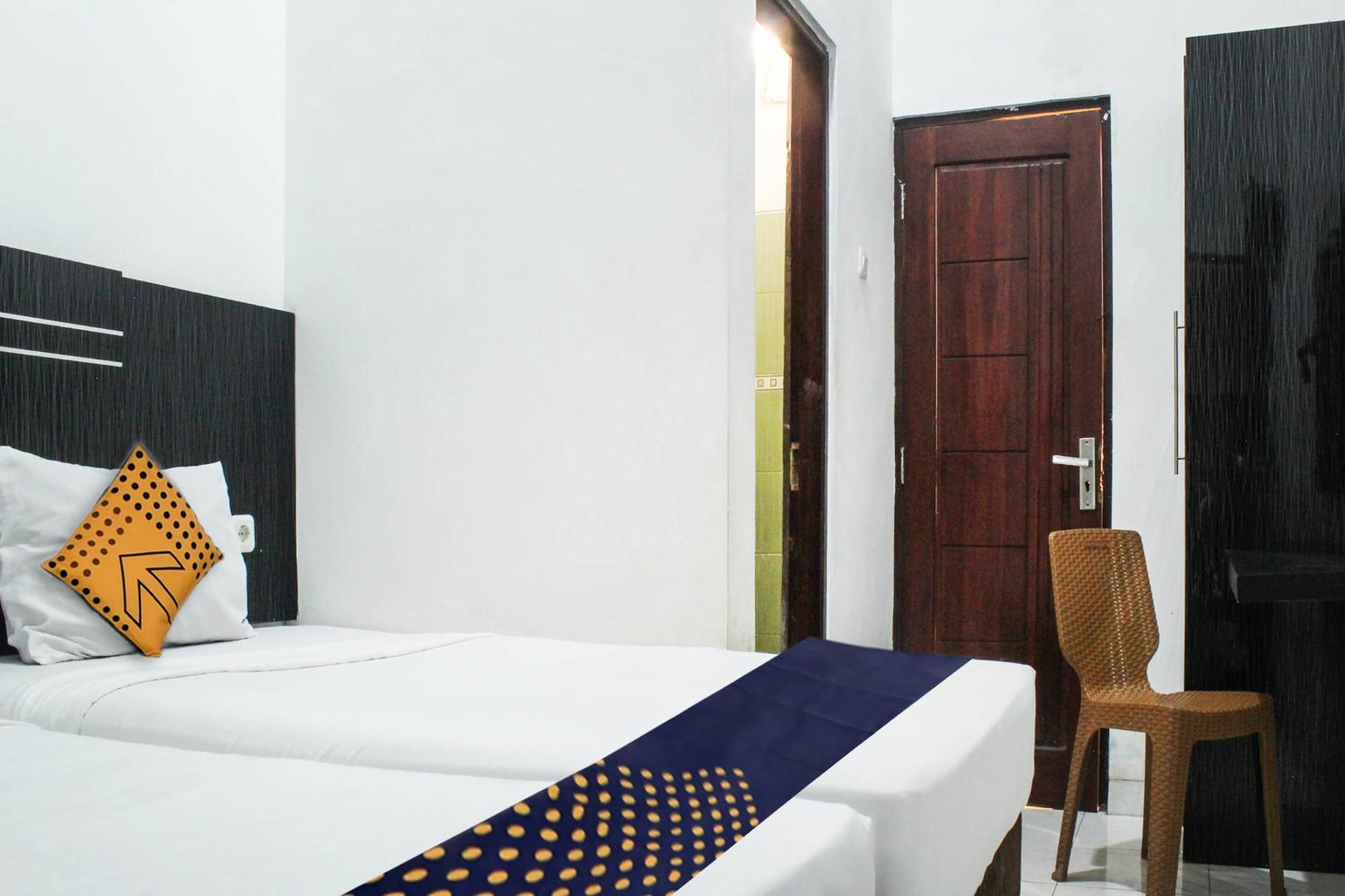 Small Twin Room photo 1