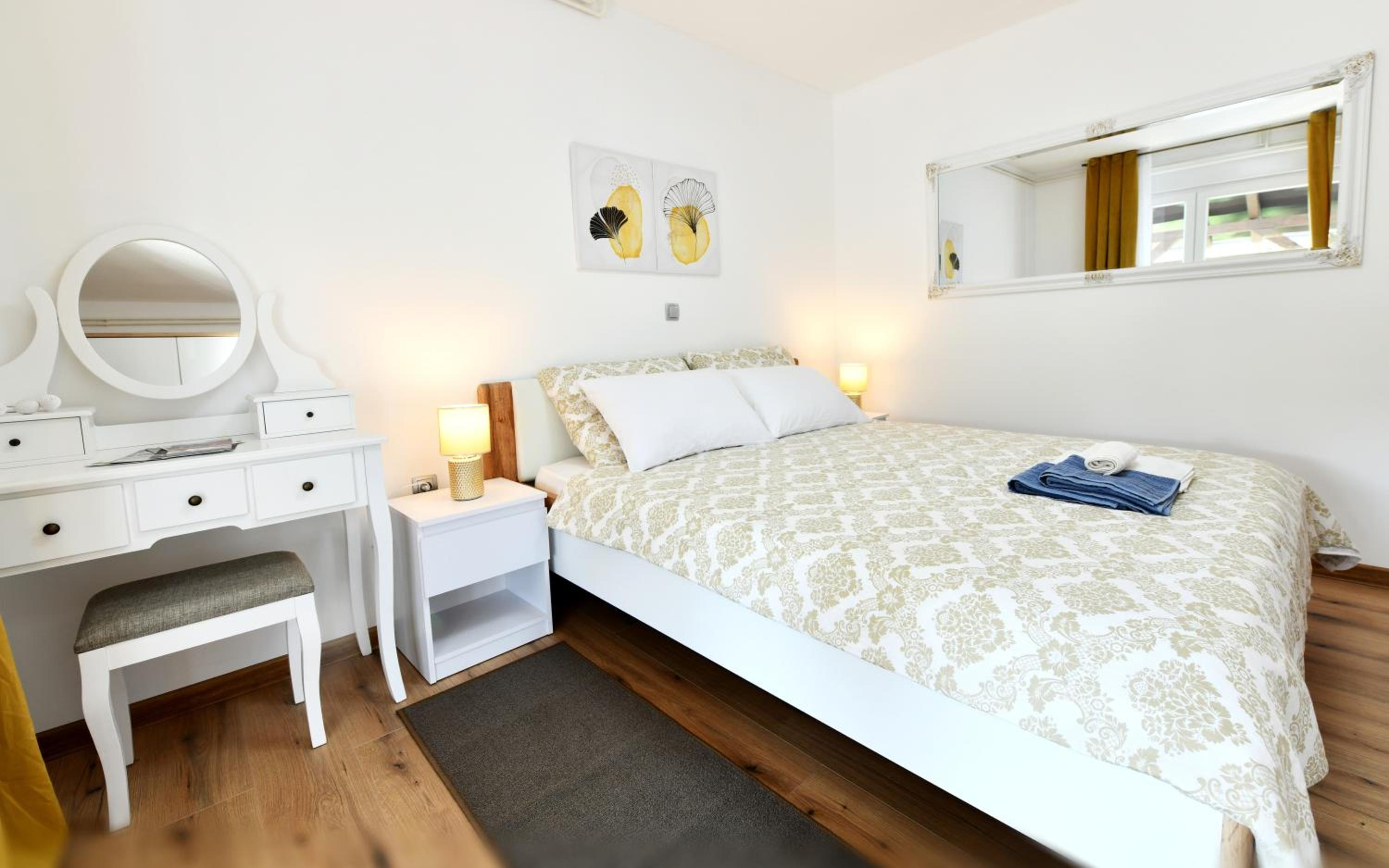 Two-Bedroom Apartment - Photo 16
