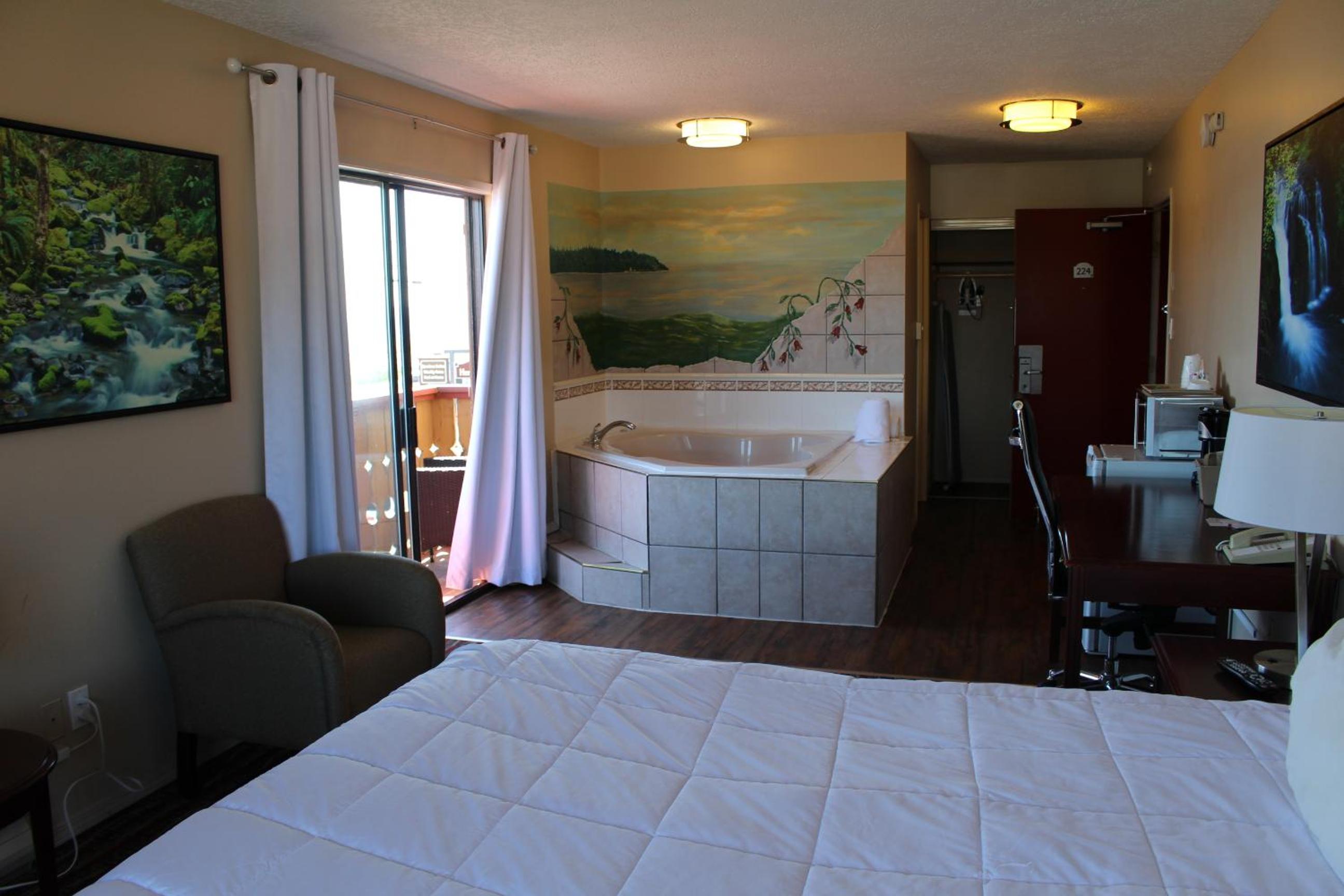 Superior King Studio Suite with Ocean View - Non-Smoking - Photo 1