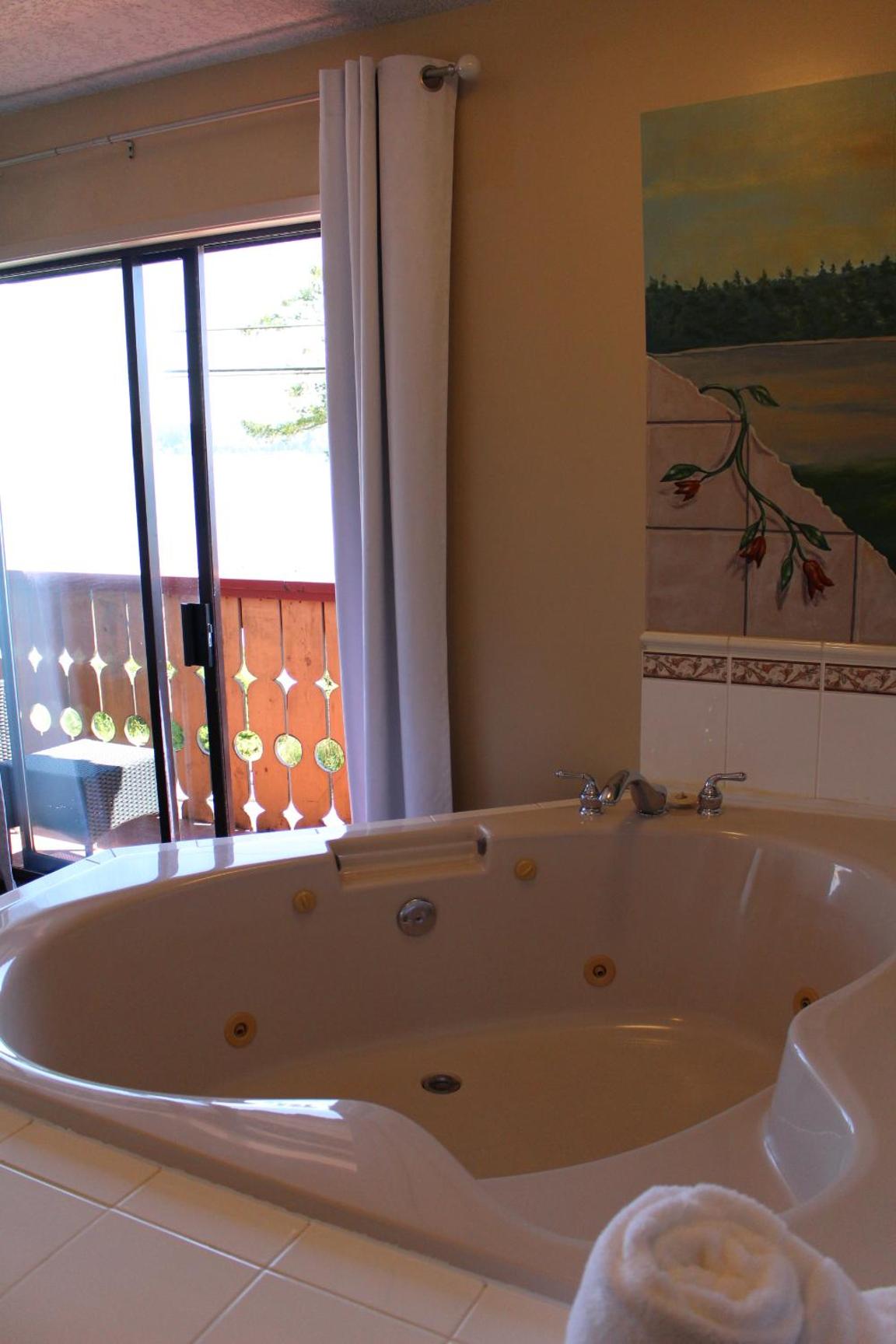 Superior King Studio Suite with Ocean View - Non-Smoking - Photo 9