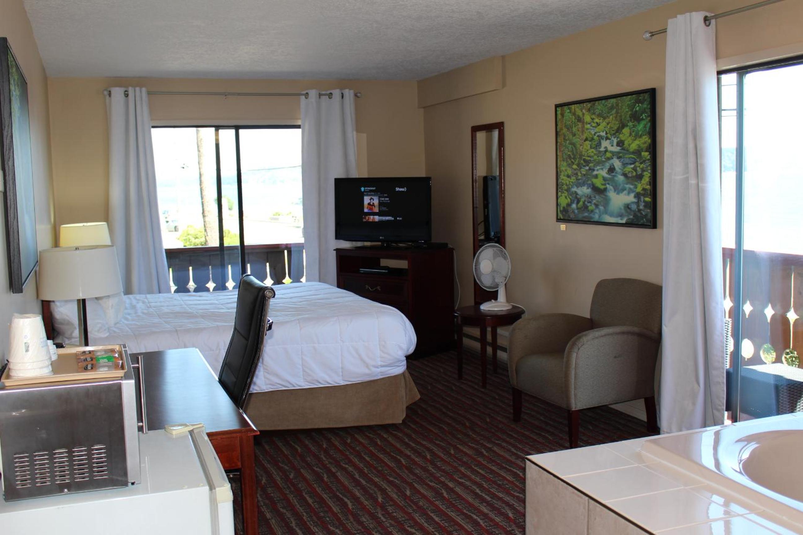 Superior King Studio Suite with Ocean View - Non-Smoking - Photo 10