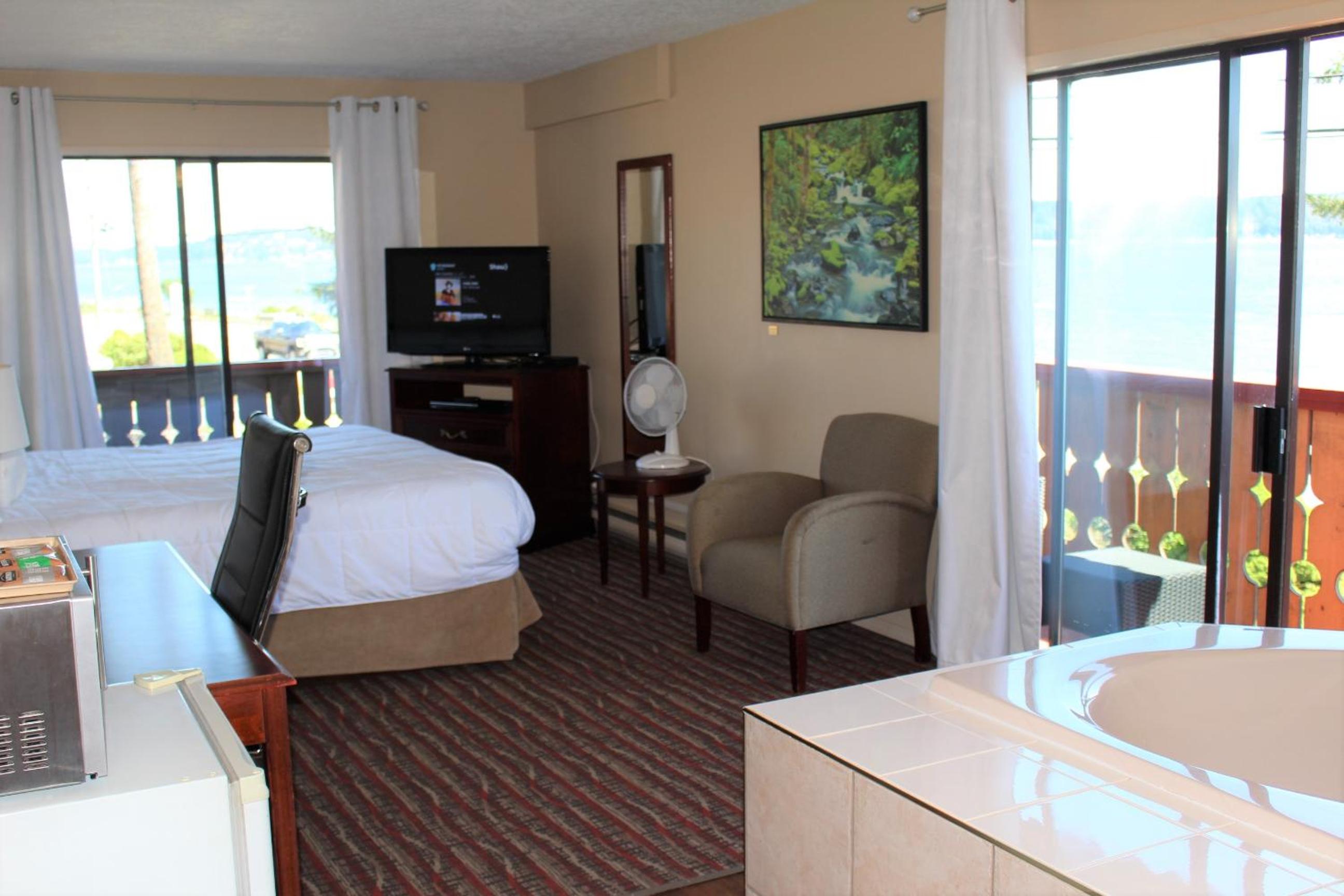 Superior King Studio Suite with Ocean View - Non-Smoking - Photo 11