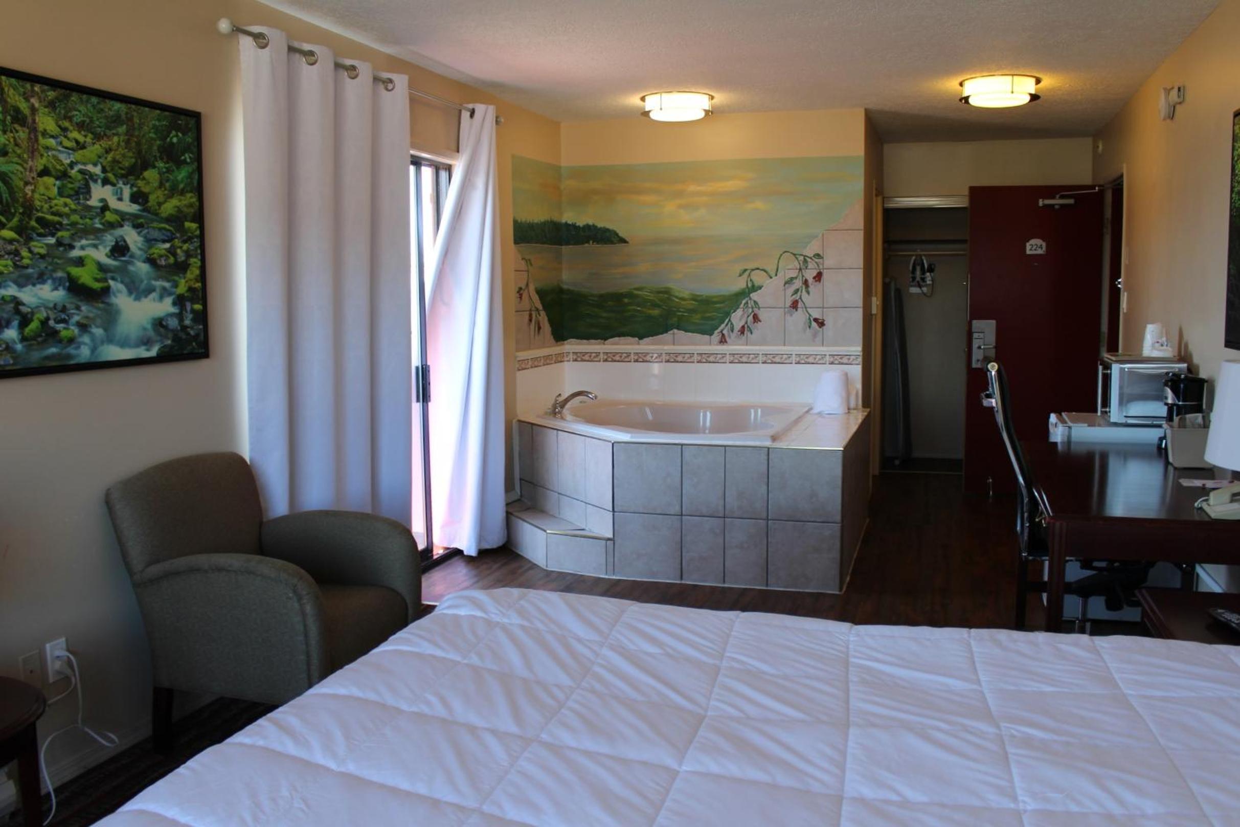 Superior King Studio Suite with Ocean View - Non-Smoking - Photo 2
