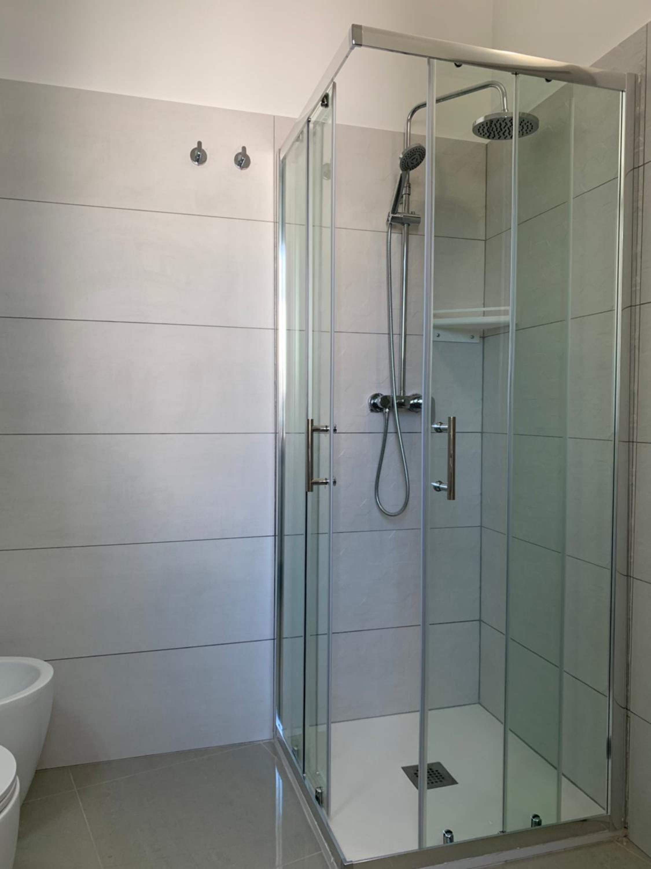 Quadruple Room with Private Bathroom - Photo 9