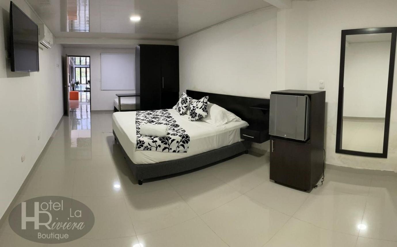 Deluxe King Suite photo 2