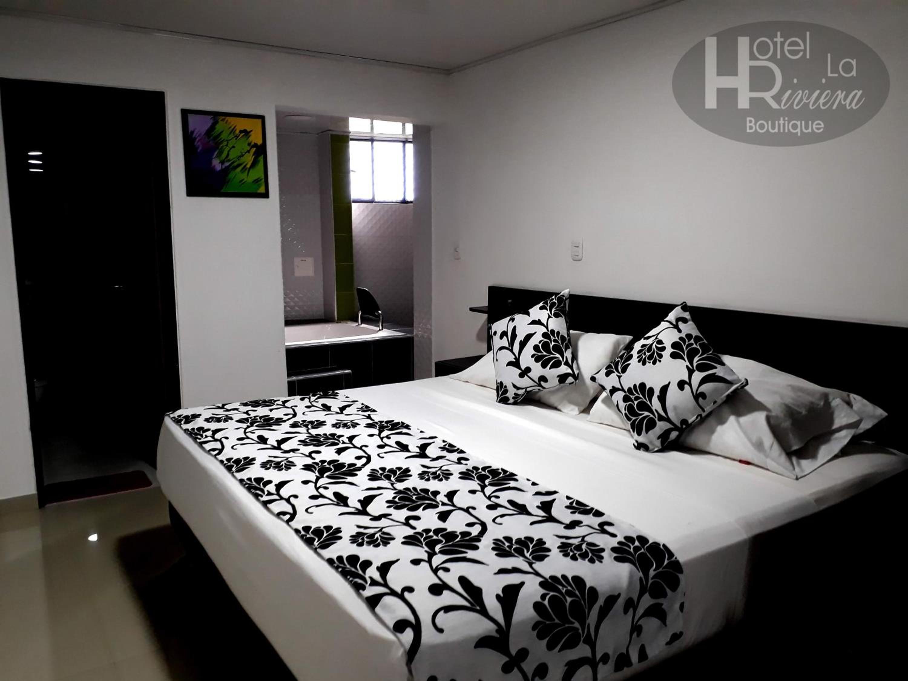 Deluxe King Suite photo 2