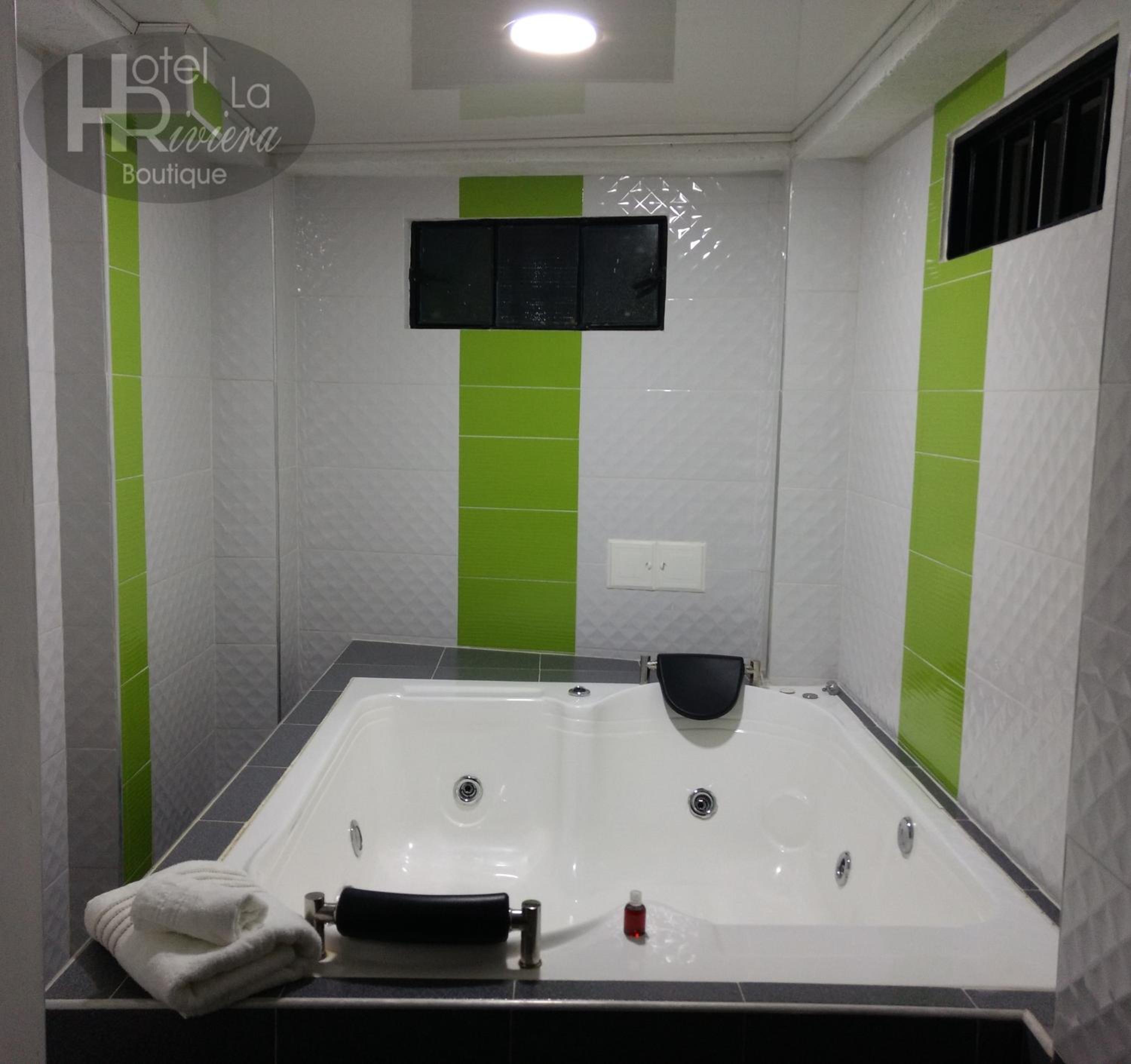 Deluxe King Suite photo 3