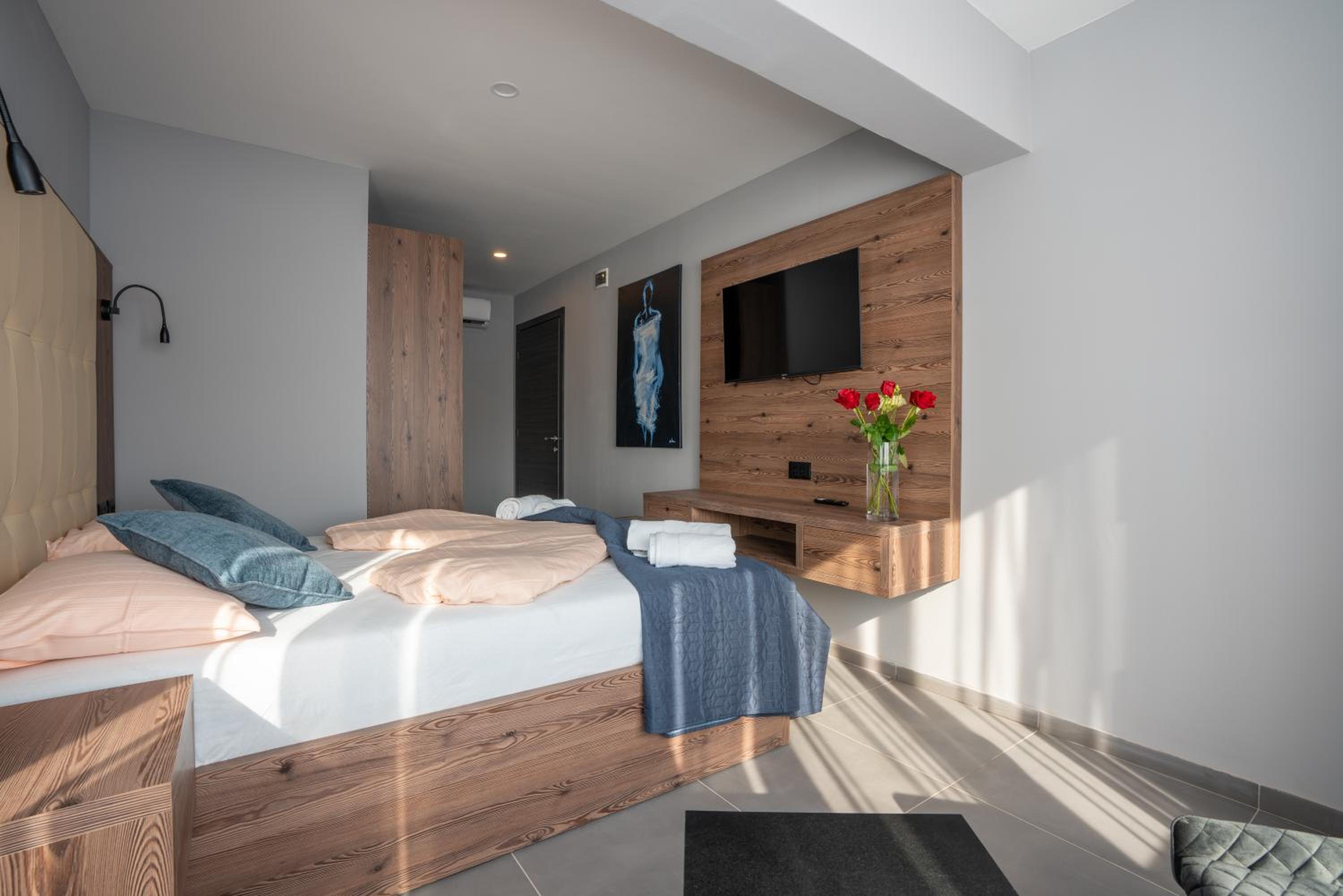 Deluxe Double Room with Extra Bed