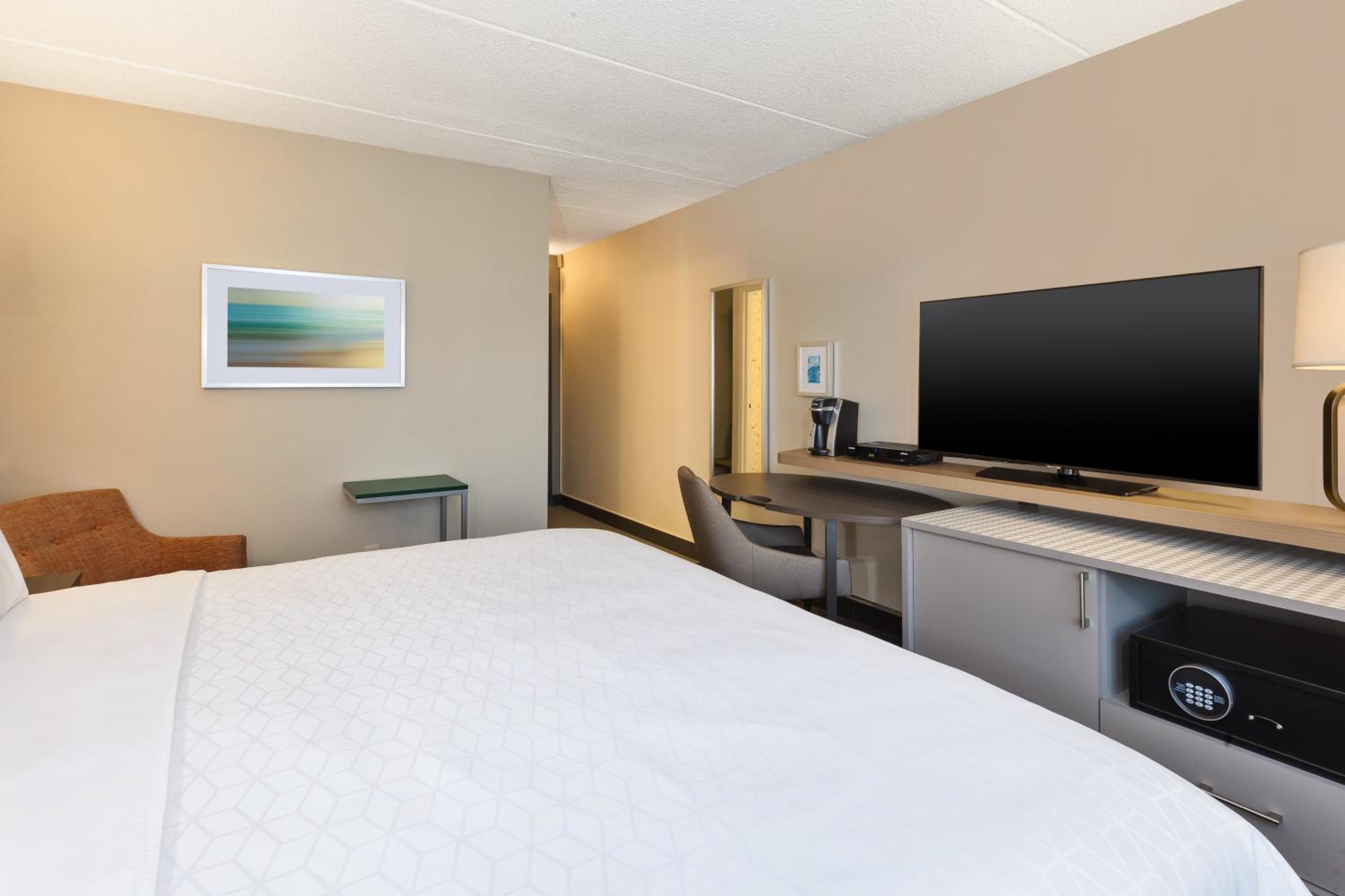Standard King Room photo 2
