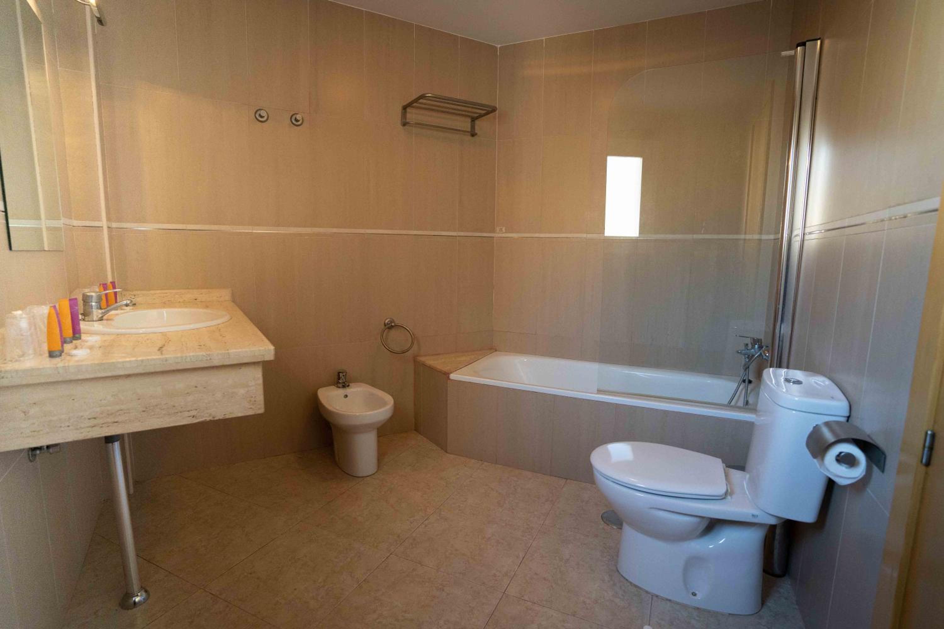 Twin Room - Photo 4