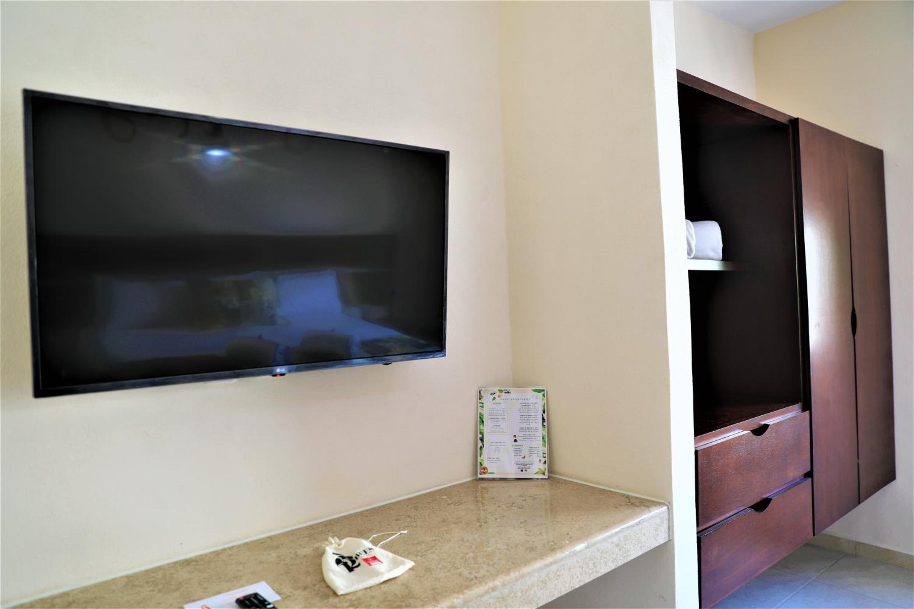Standard King Room photo 3