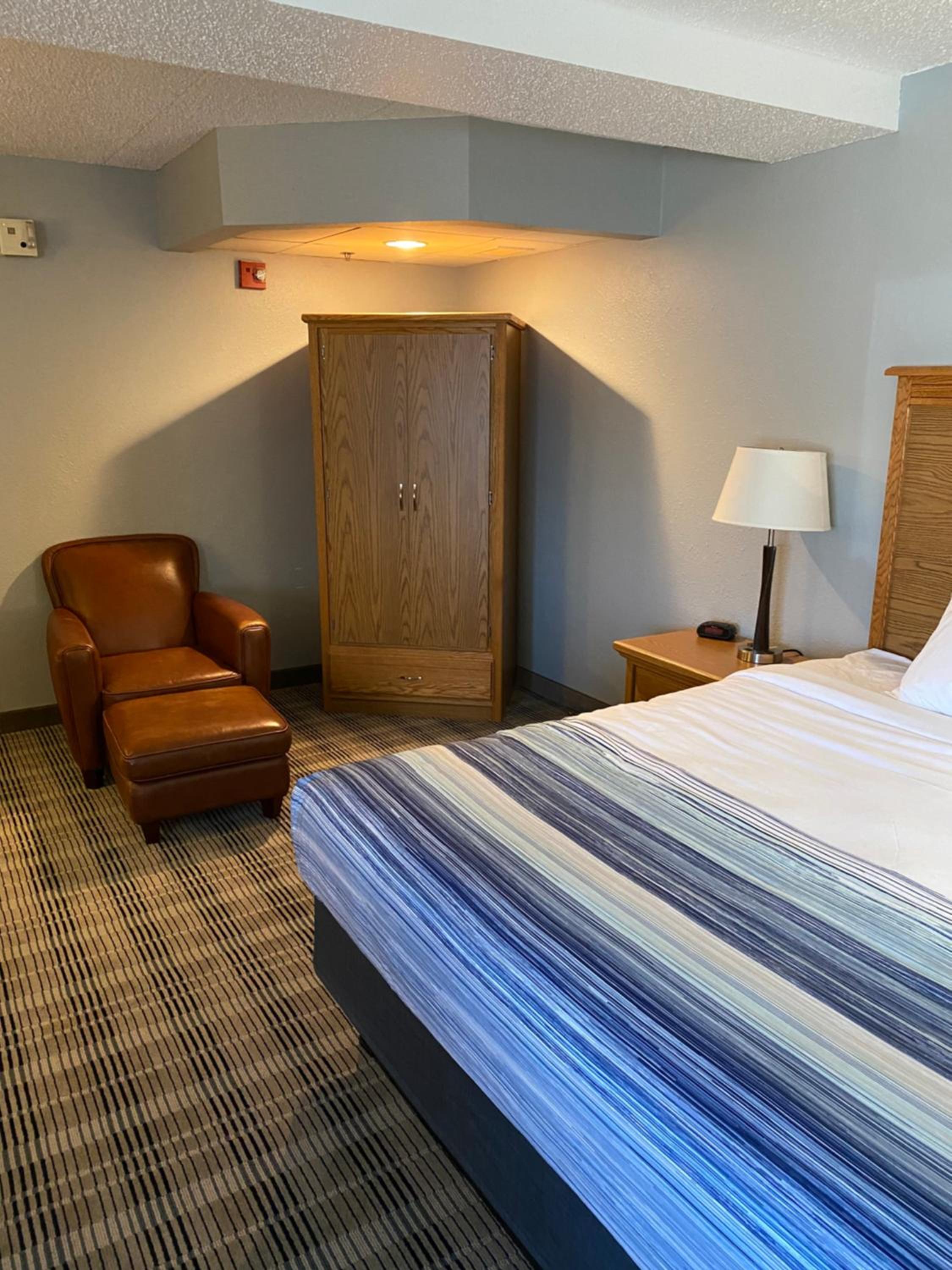 1 King Bed, Bunk Beds, Suite, Non-Smoking - Photo 5