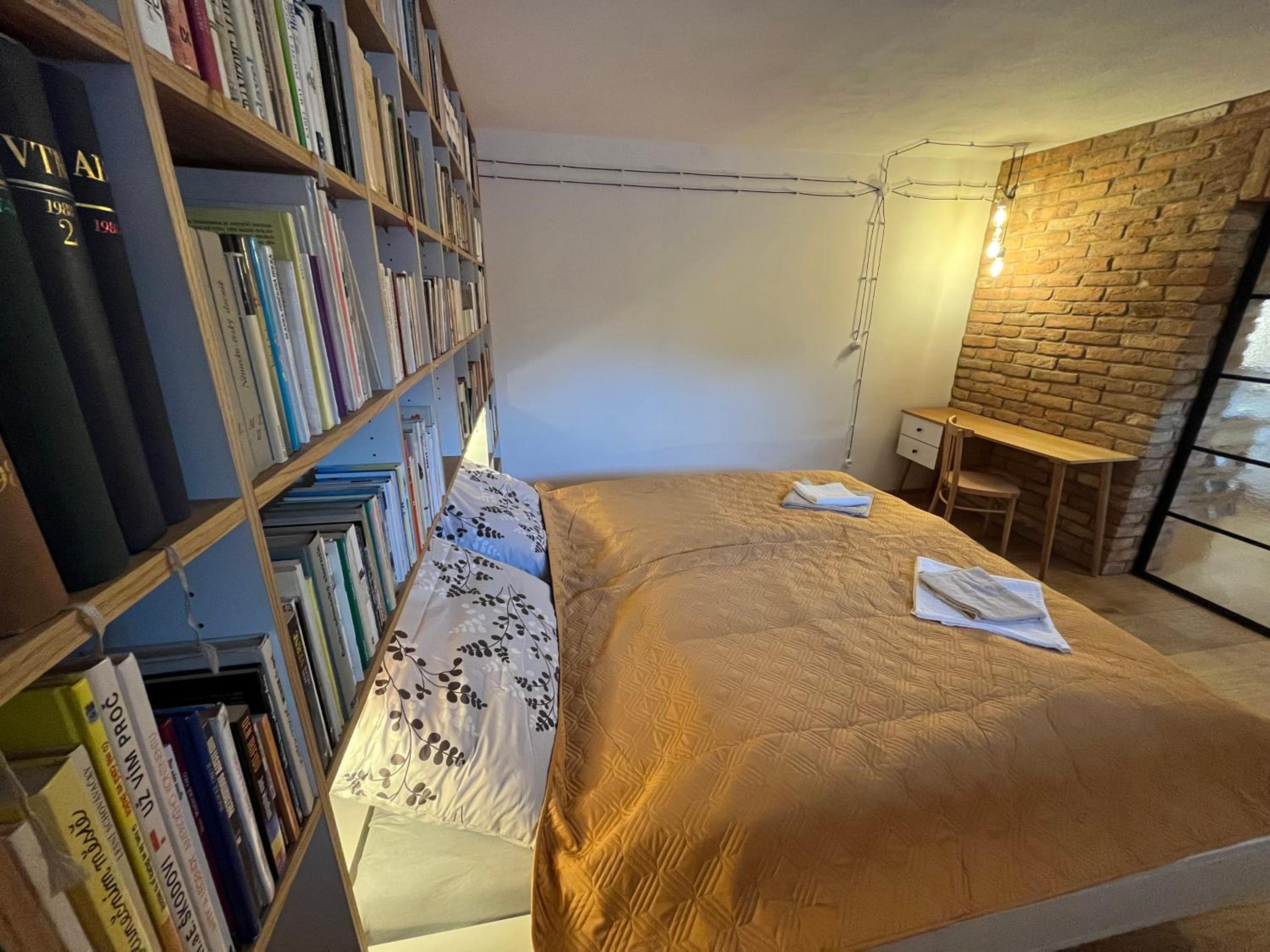 One-Bedroom Apartment - Photo 12