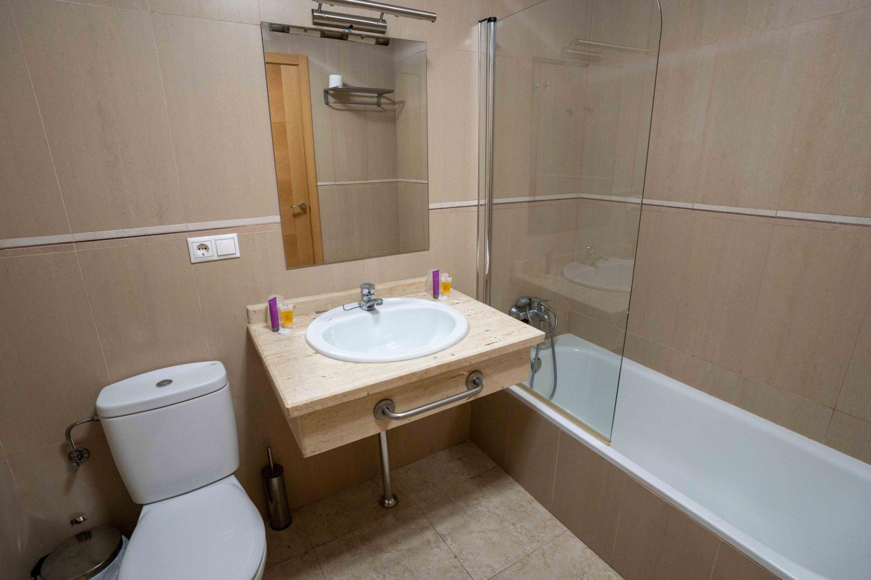 Double Room - Photo 2