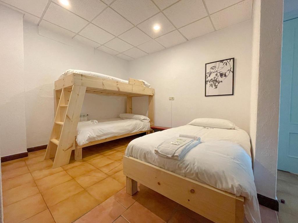 Bed in 8-Bed Mixed Dormitory Room