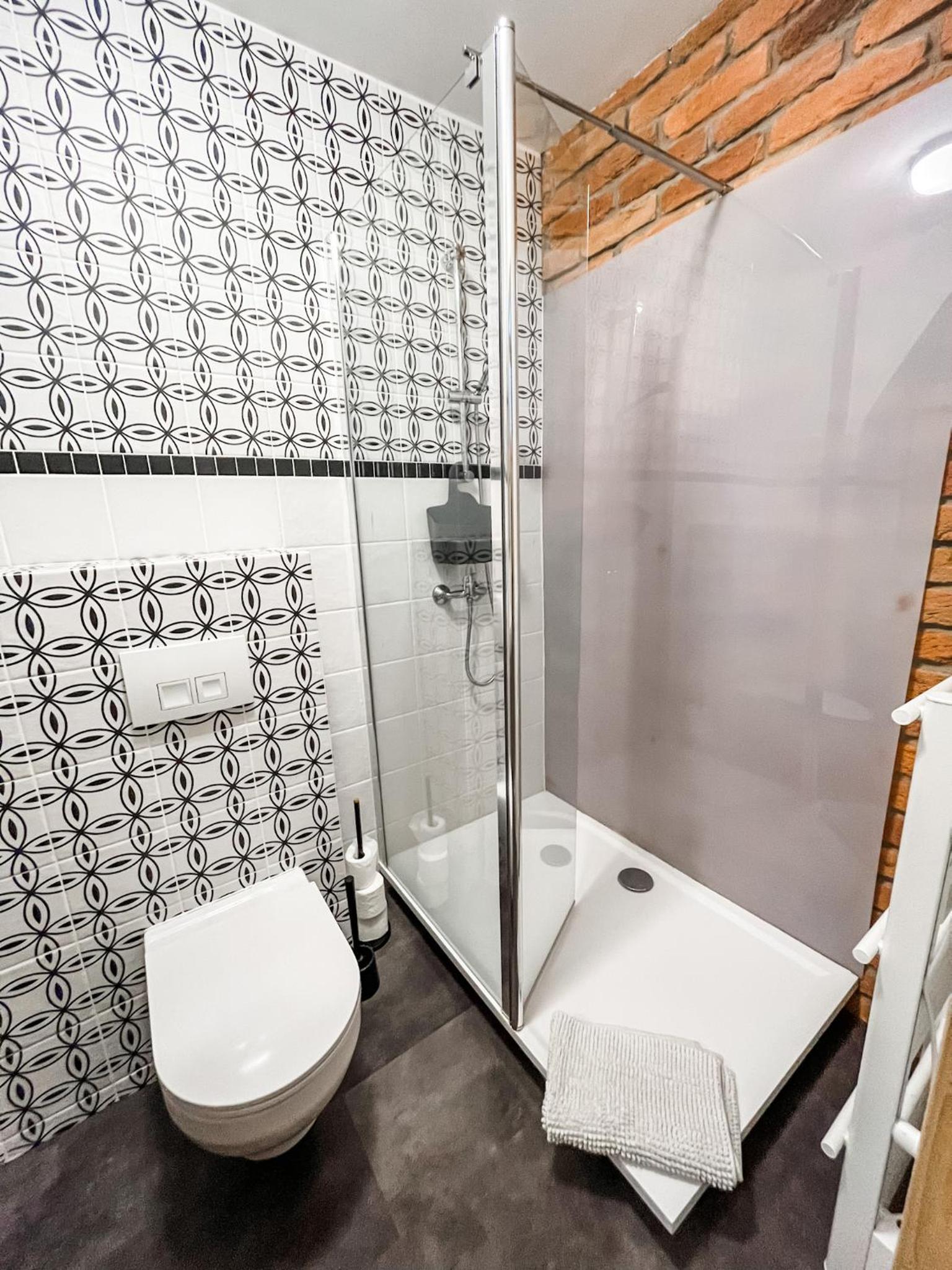 Triple Room with Private Bathroom - Photo 12